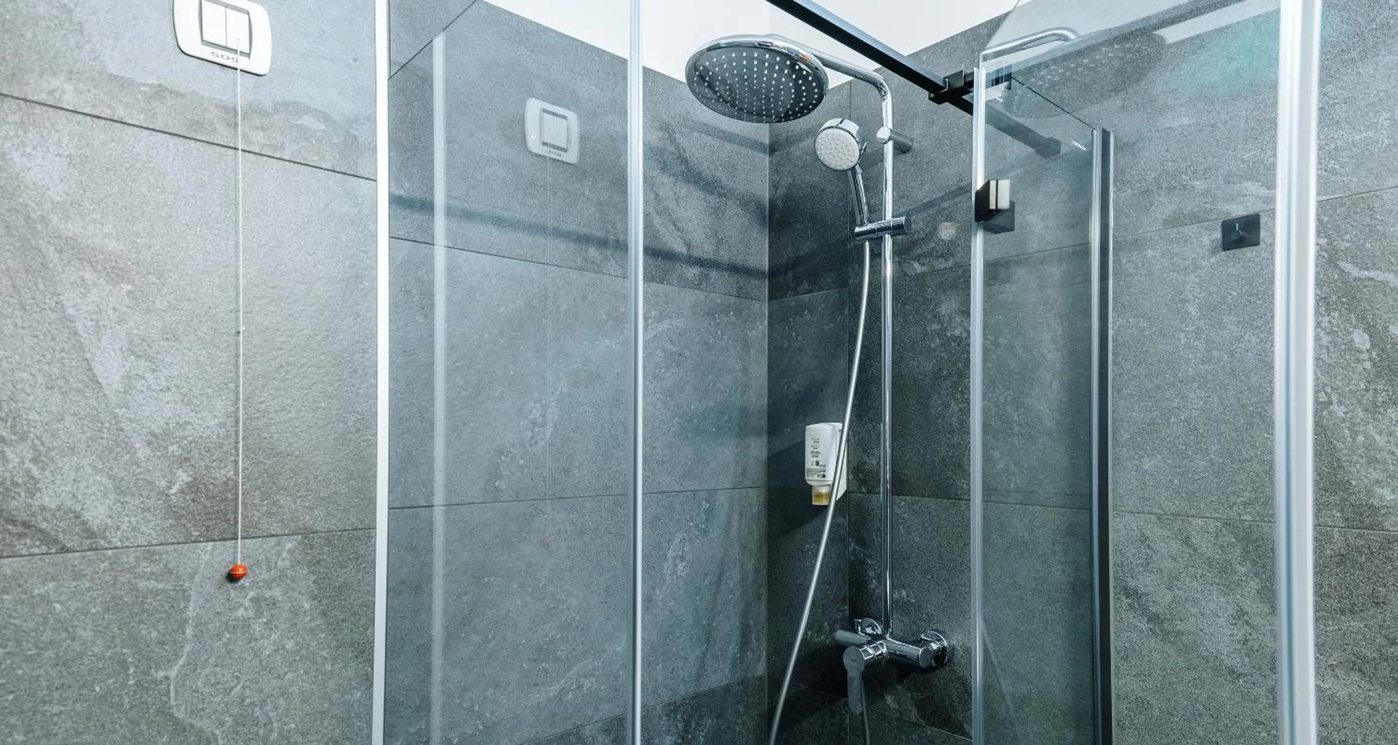 Shower in Best Western Airport Hotel Stella