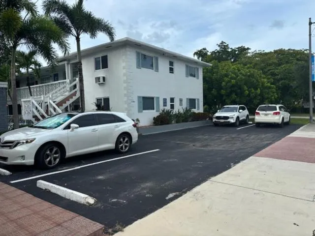 Parking in May-Dee Suites in Florida