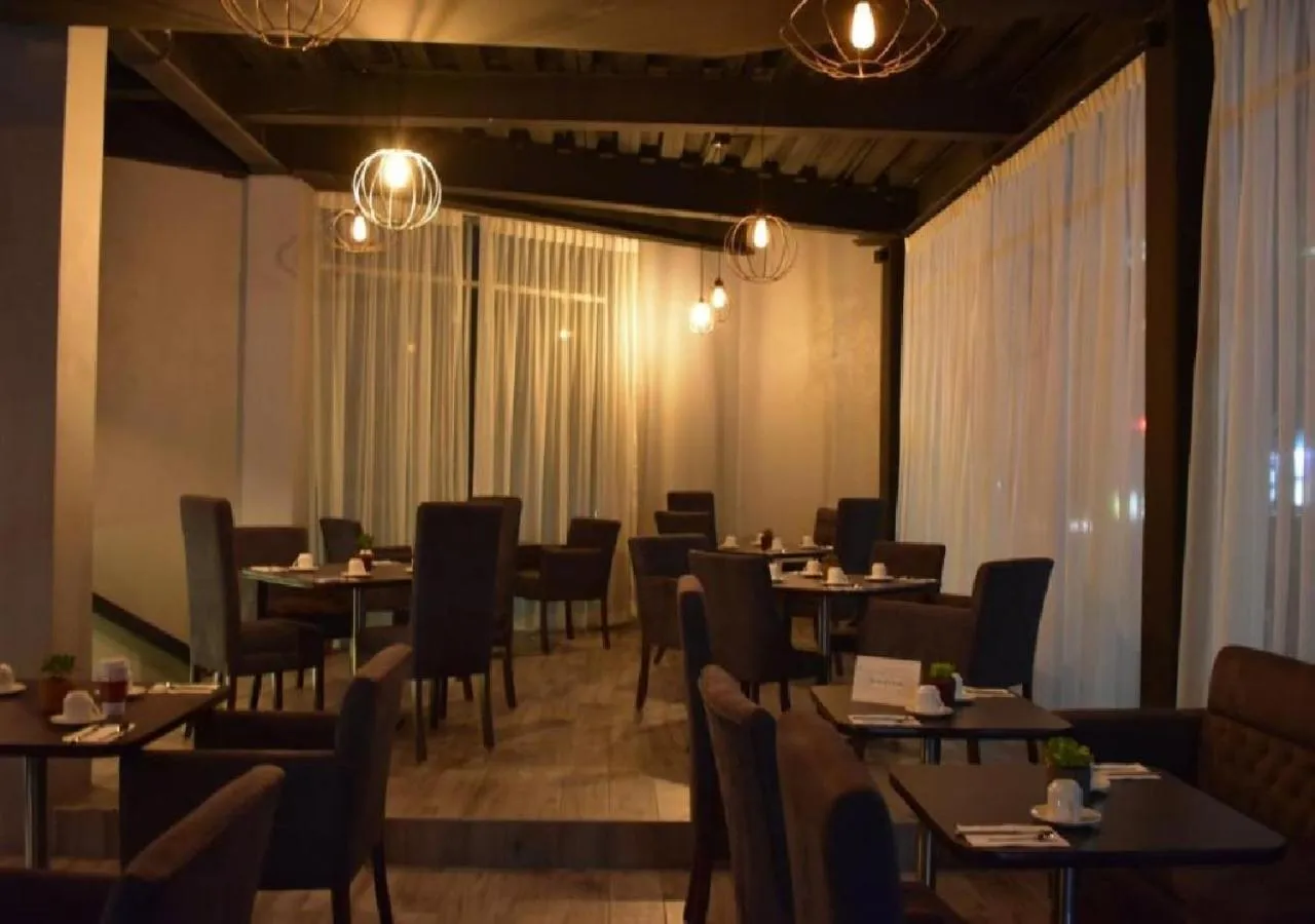 Restaurant/places to eat in ESDUMA HK HOTEL Pachuca