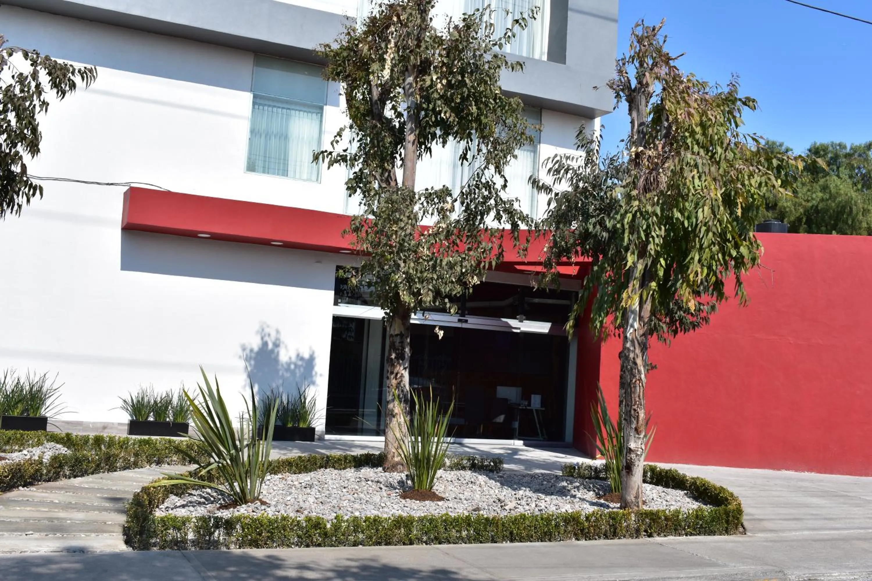 Facade/entrance in ESDUMA HK HOTEL Pachuca