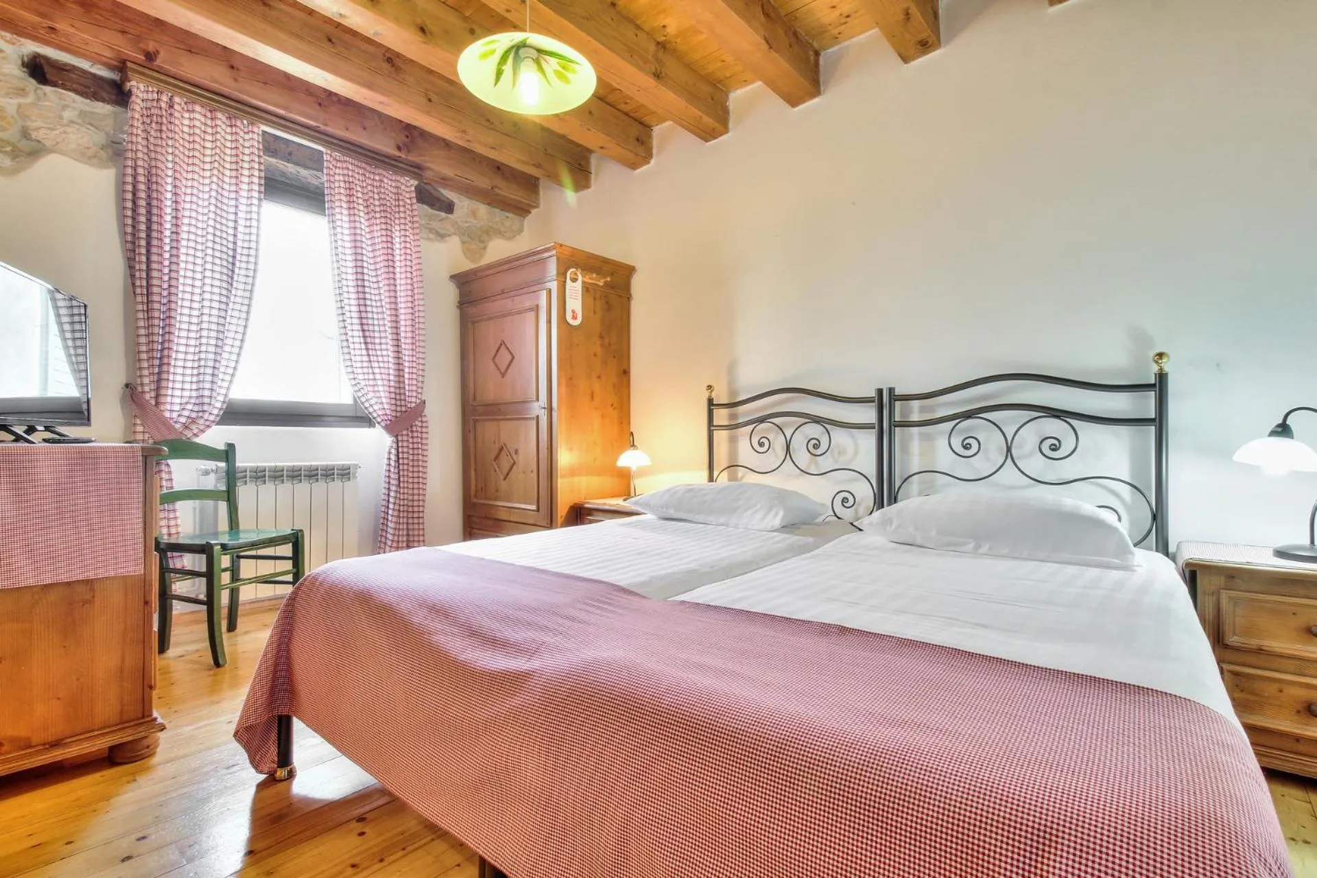 Bedroom, Bed in Casa Romantica La Parenzana