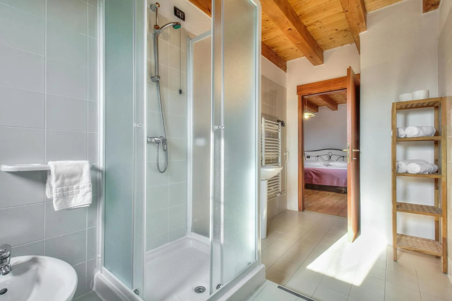 Shower, Bed in Casa Romantica La Parenzana