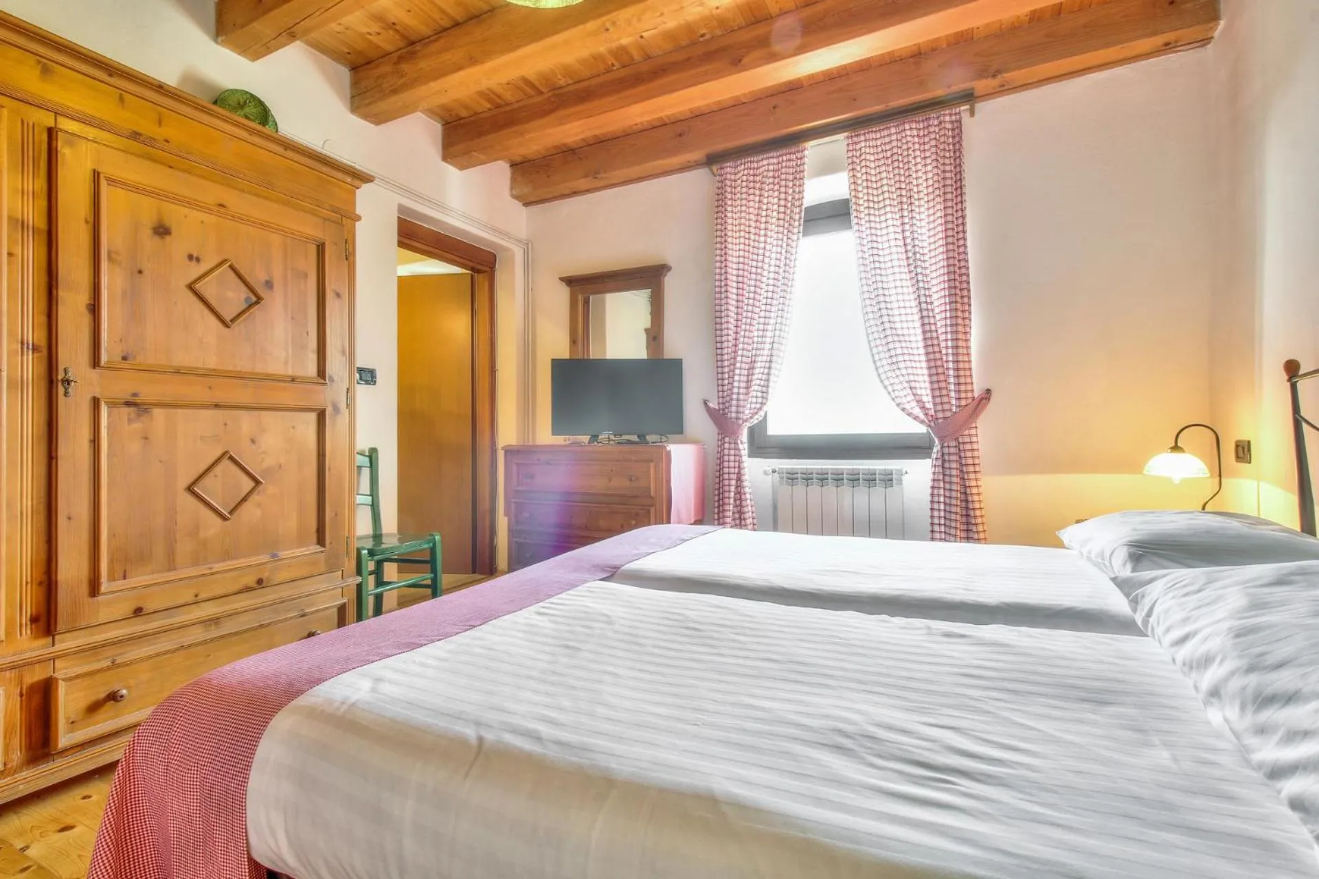 Photo of the whole room, Bed in Casa Romantica La Parenzana
