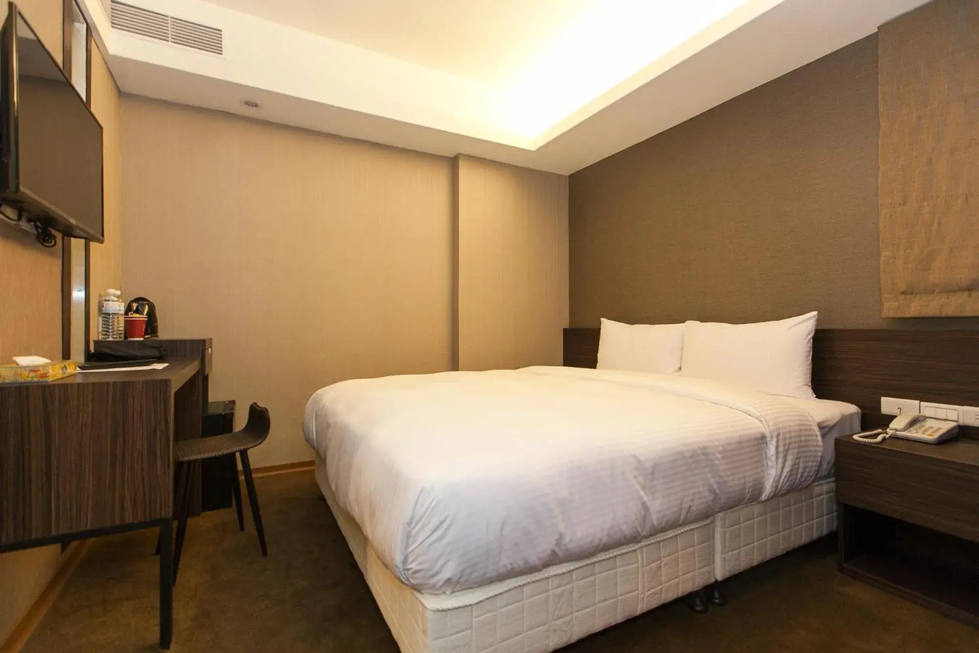 Economy Double Room in Fairytale Yi Su Hotspring Hotel Economy Double Room in Fairytale Yi Su Hotspring Hotel