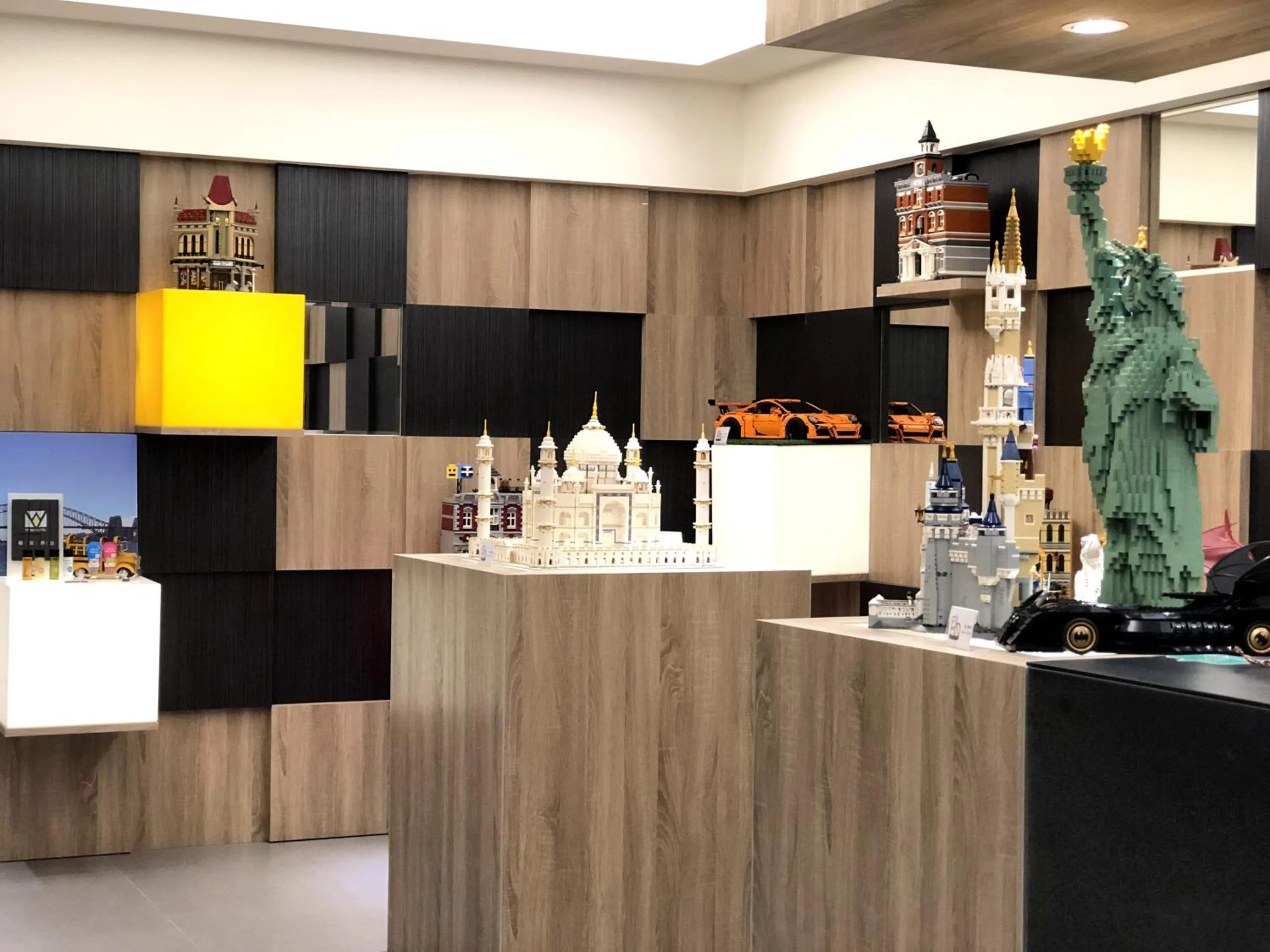 Communal lounge/ TV room in Fairytale Yi Su Hotspring Hotel