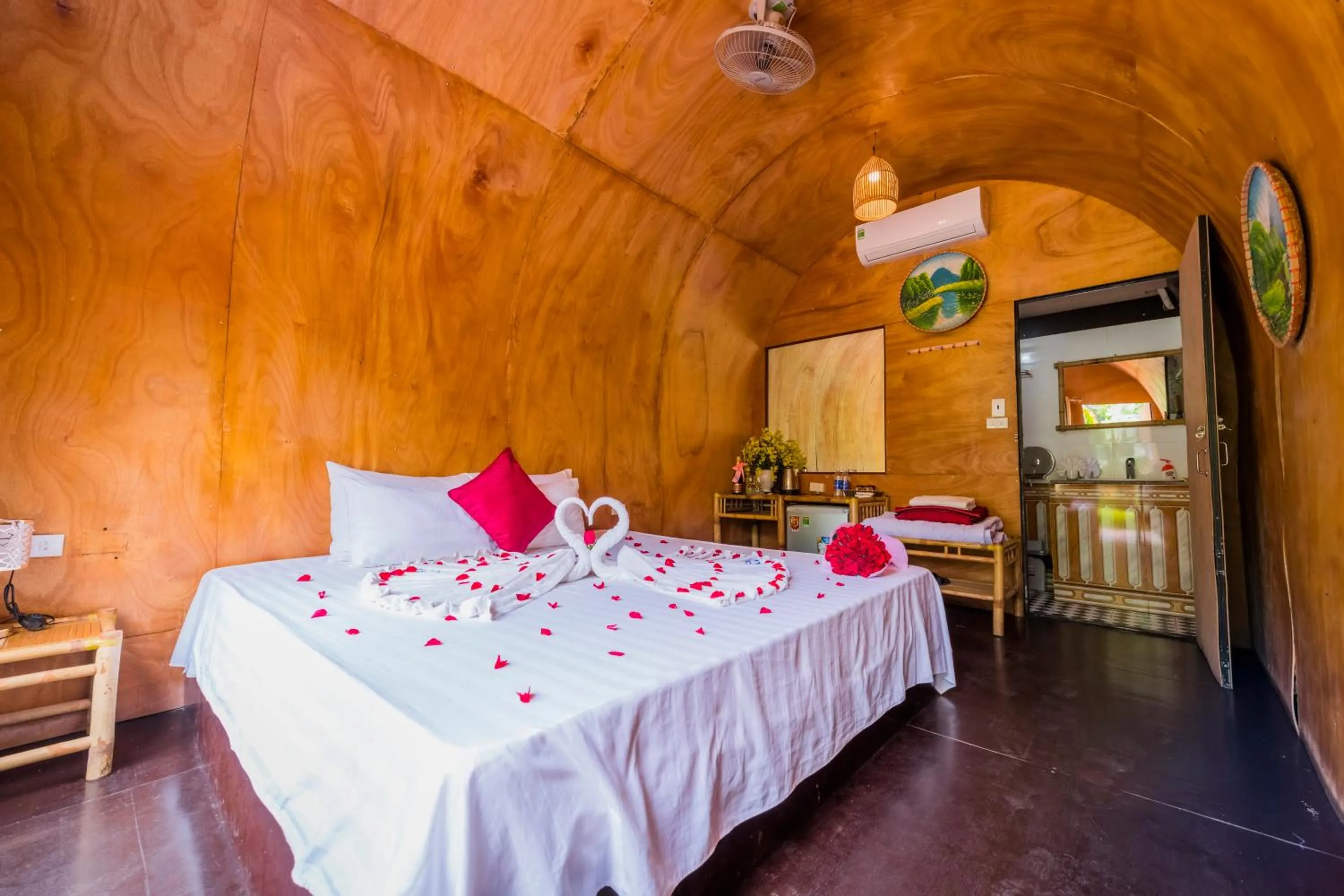 Bed in Tam Coc Bungalow