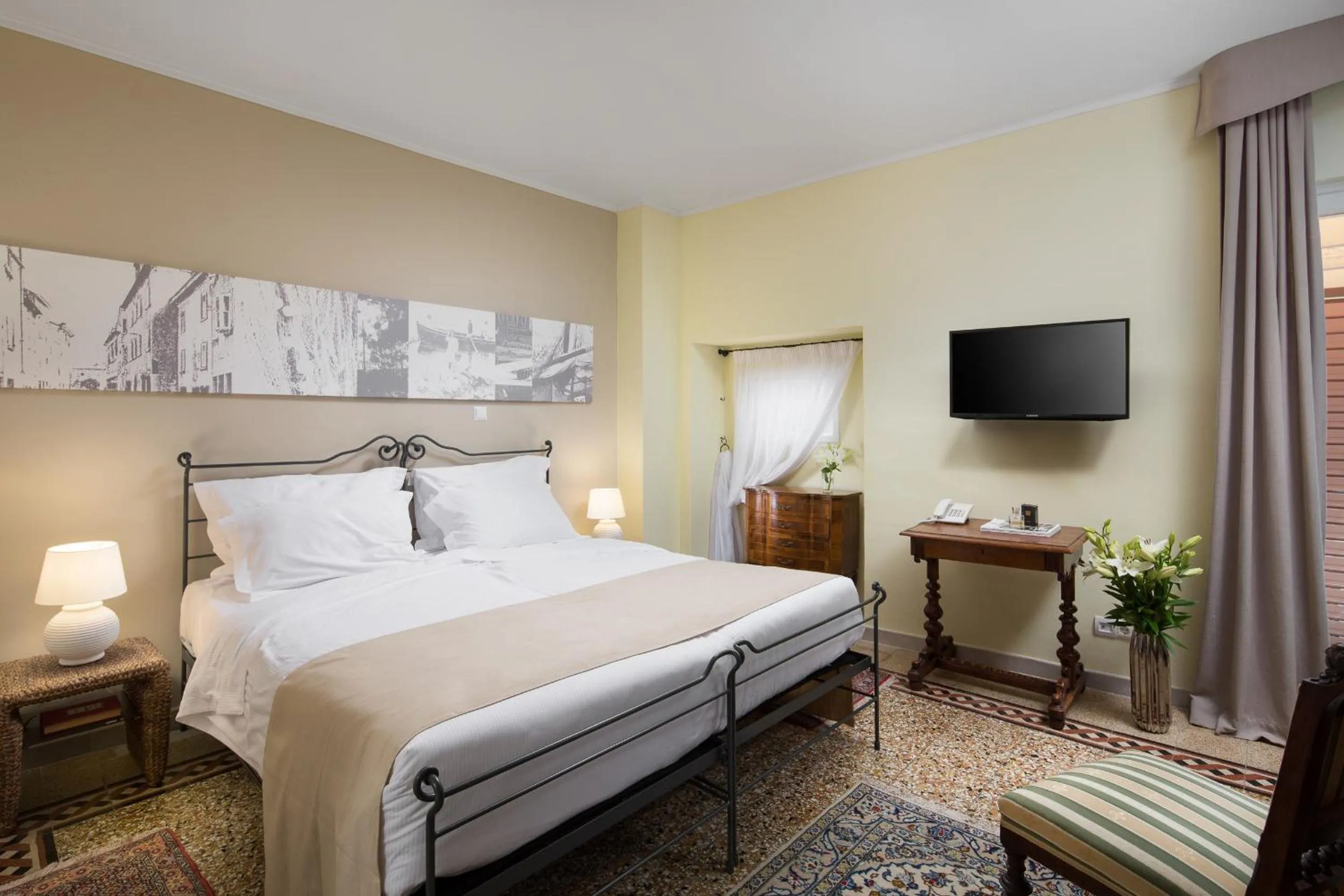 Bed in Hotel Angelo d'Oro