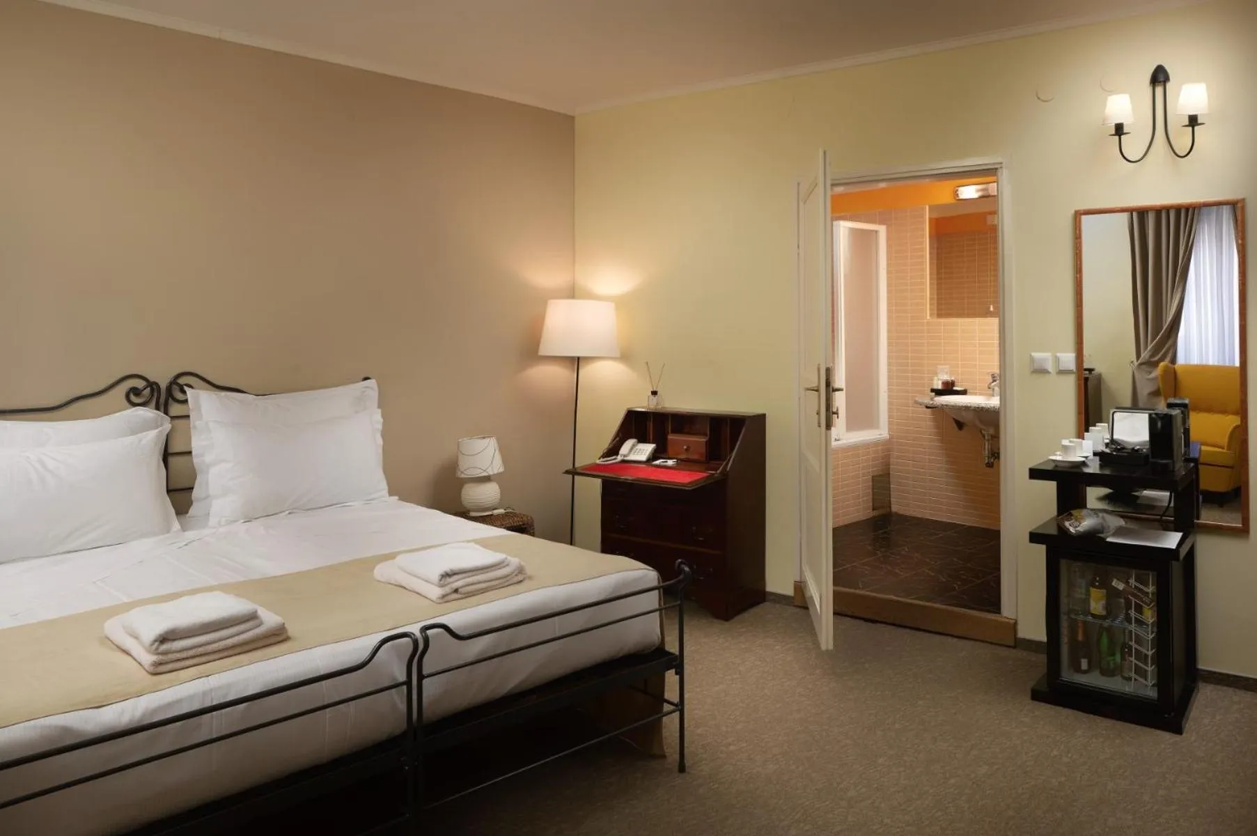 Bed in Hotel Angelo d'Oro