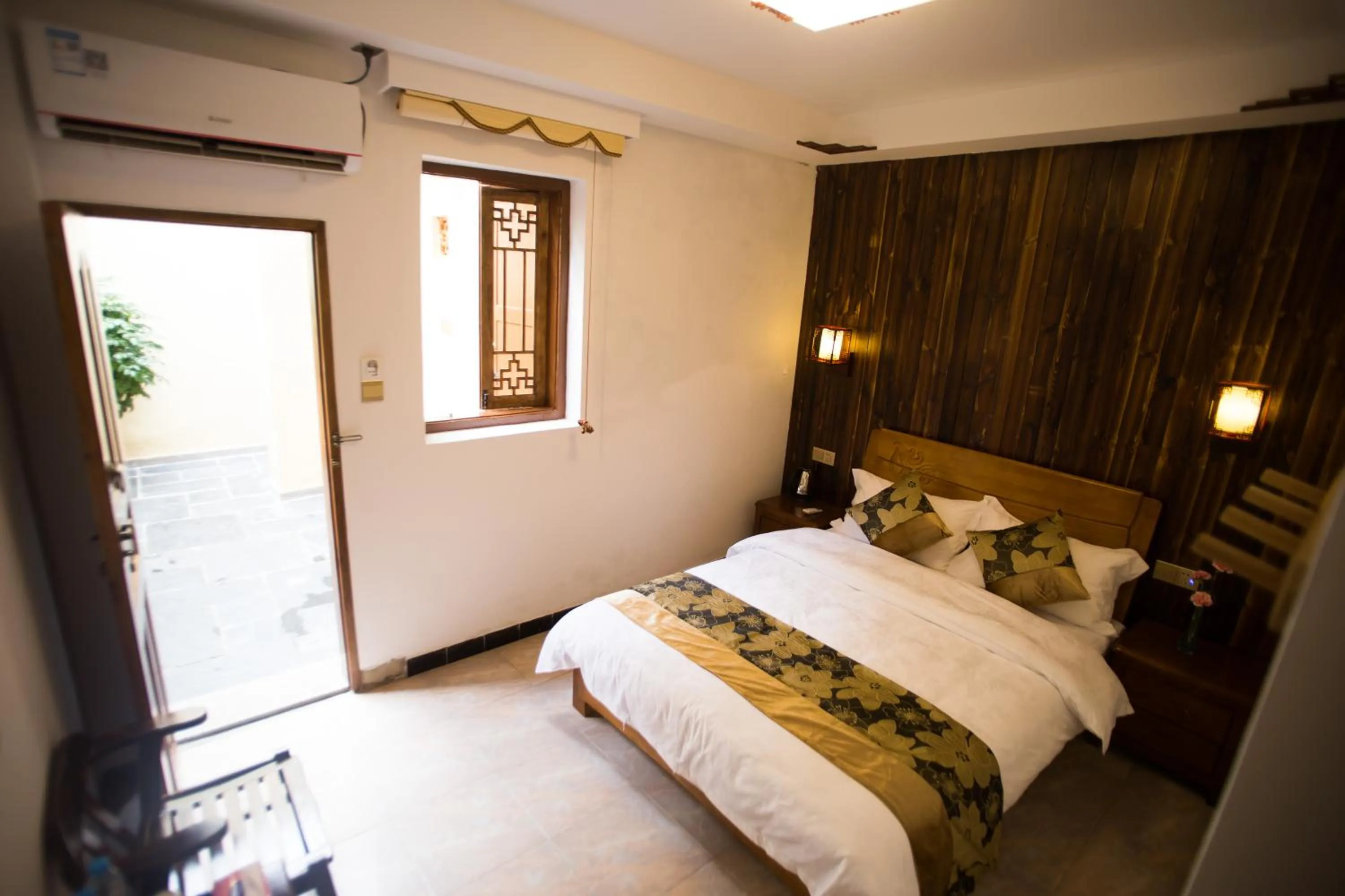 Photo of the whole room, Bed in Chaozhou Hello Inn