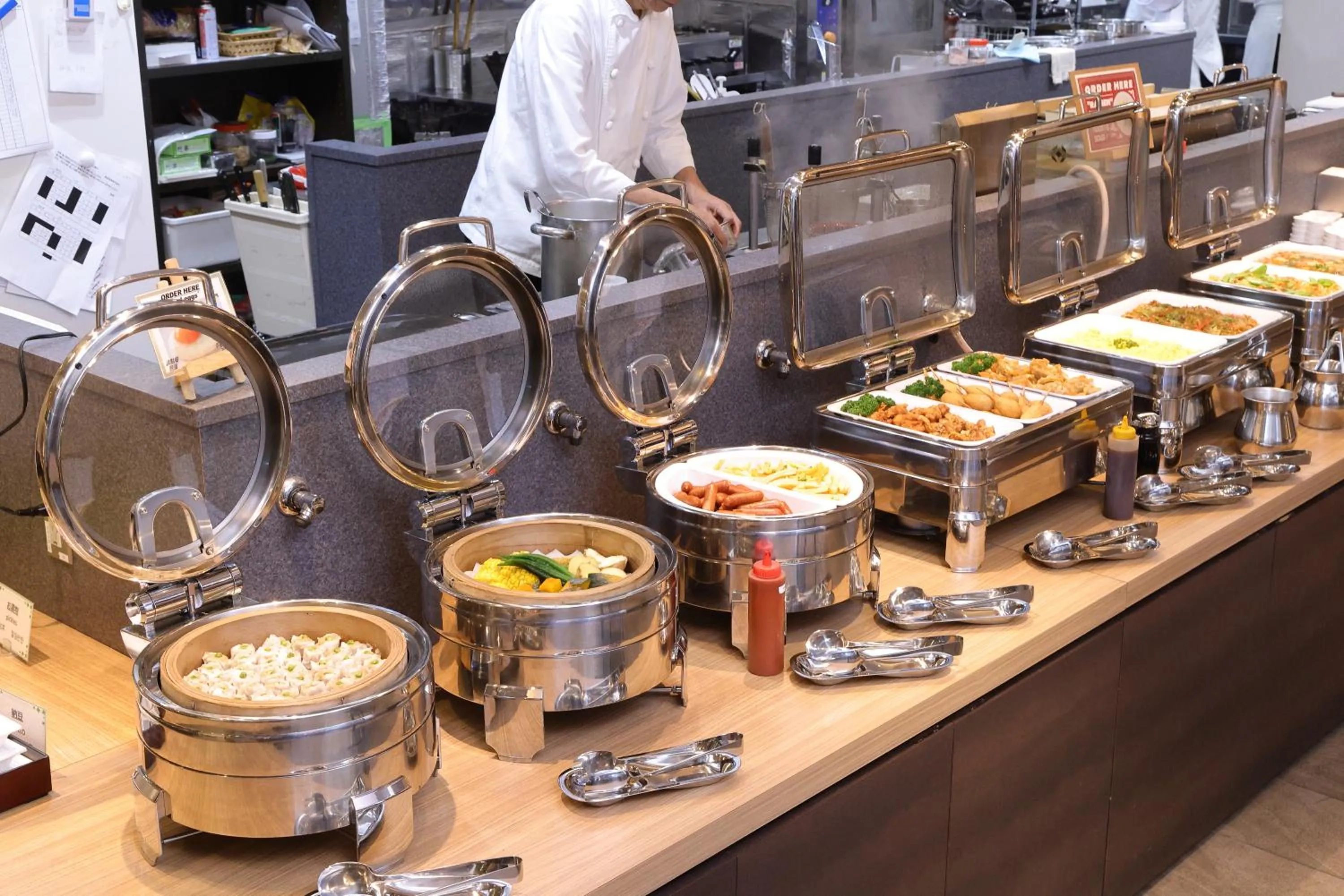 Restaurant/places to eat in Shinsaibashi Grand Hotel Osaka