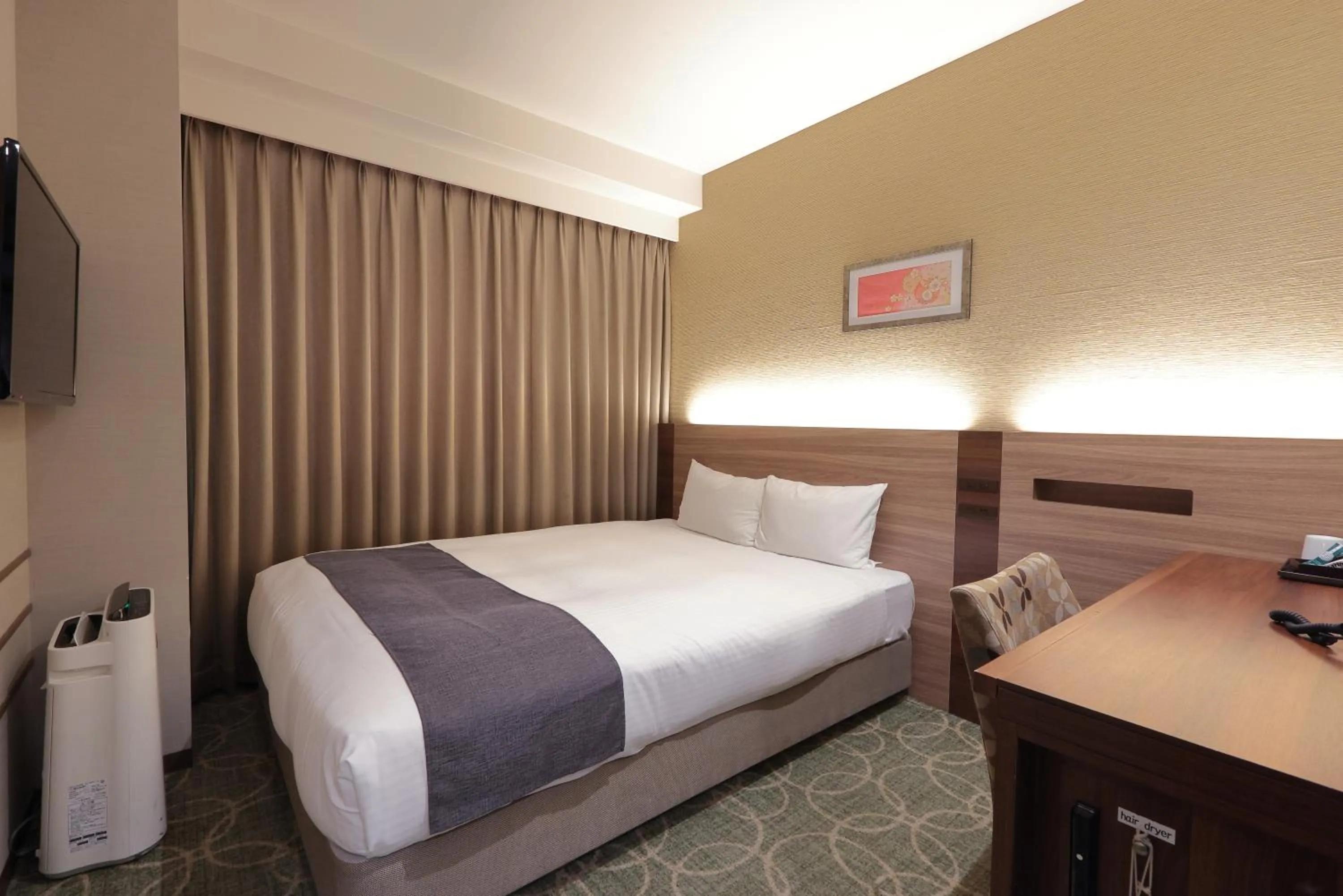 Photo of the whole room, Bed in Shinsaibashi Grand Hotel Osaka