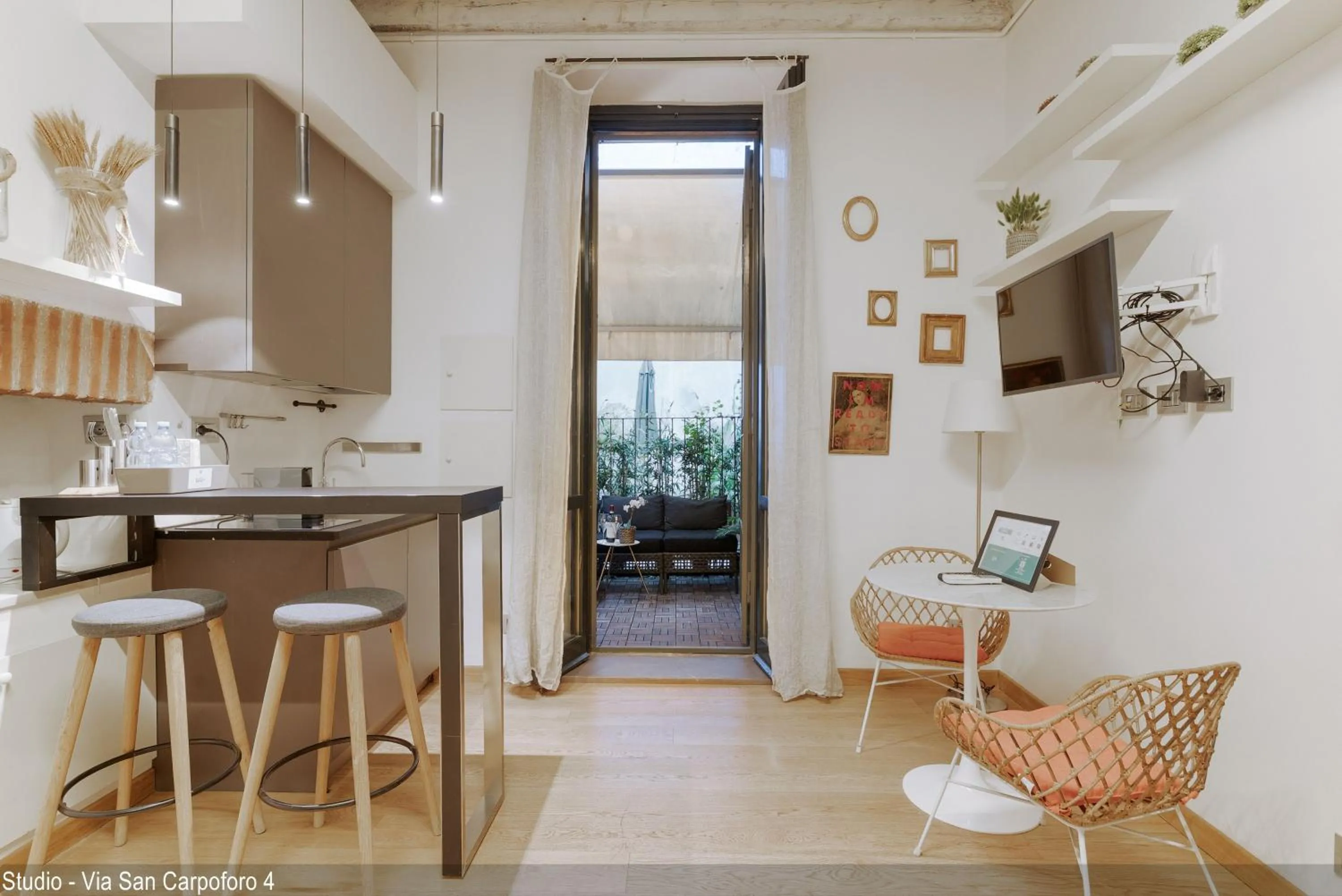 TV and multimedia in Brera Apartments