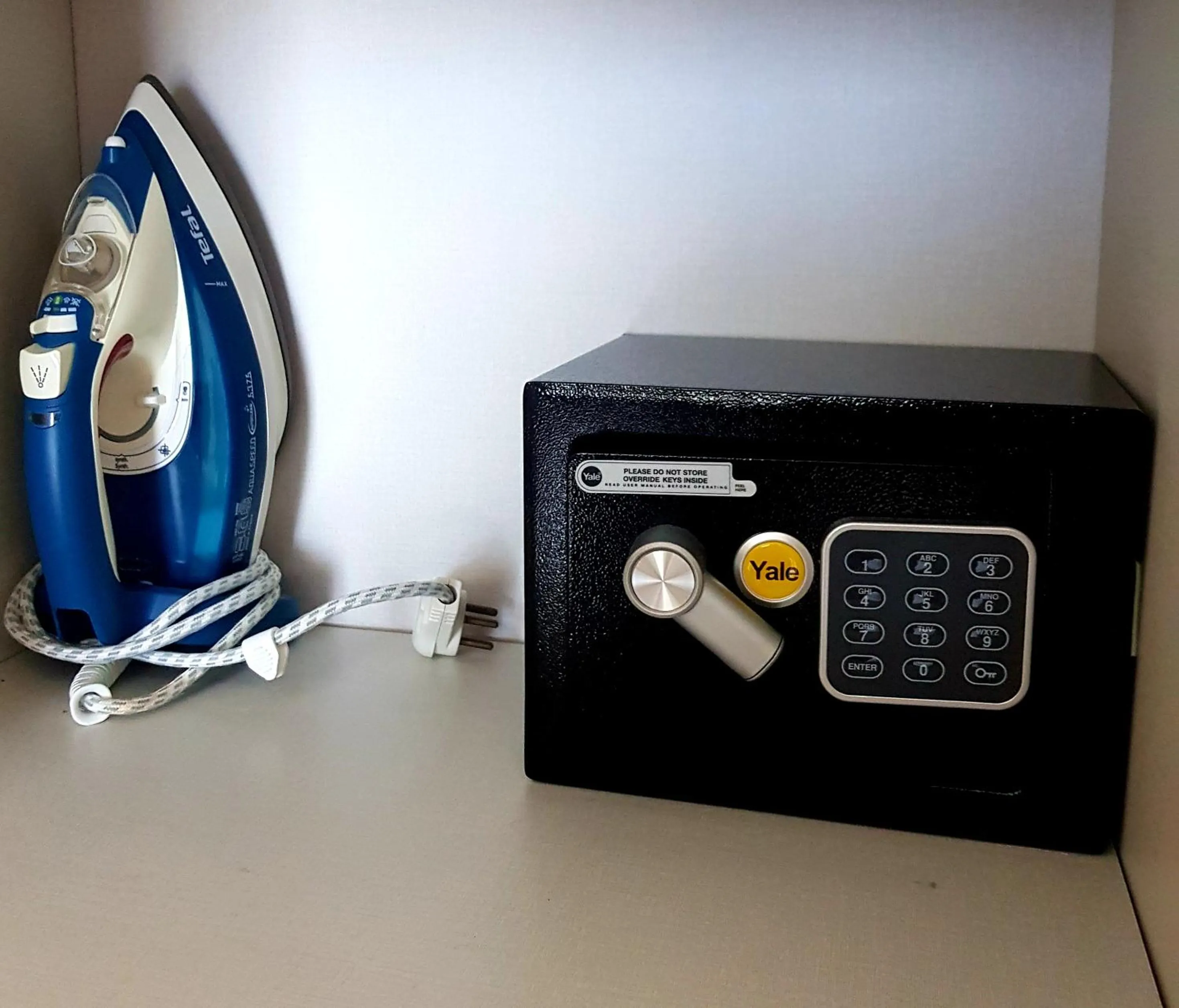 Area and facilities in Neot Golf, Ziv's Place