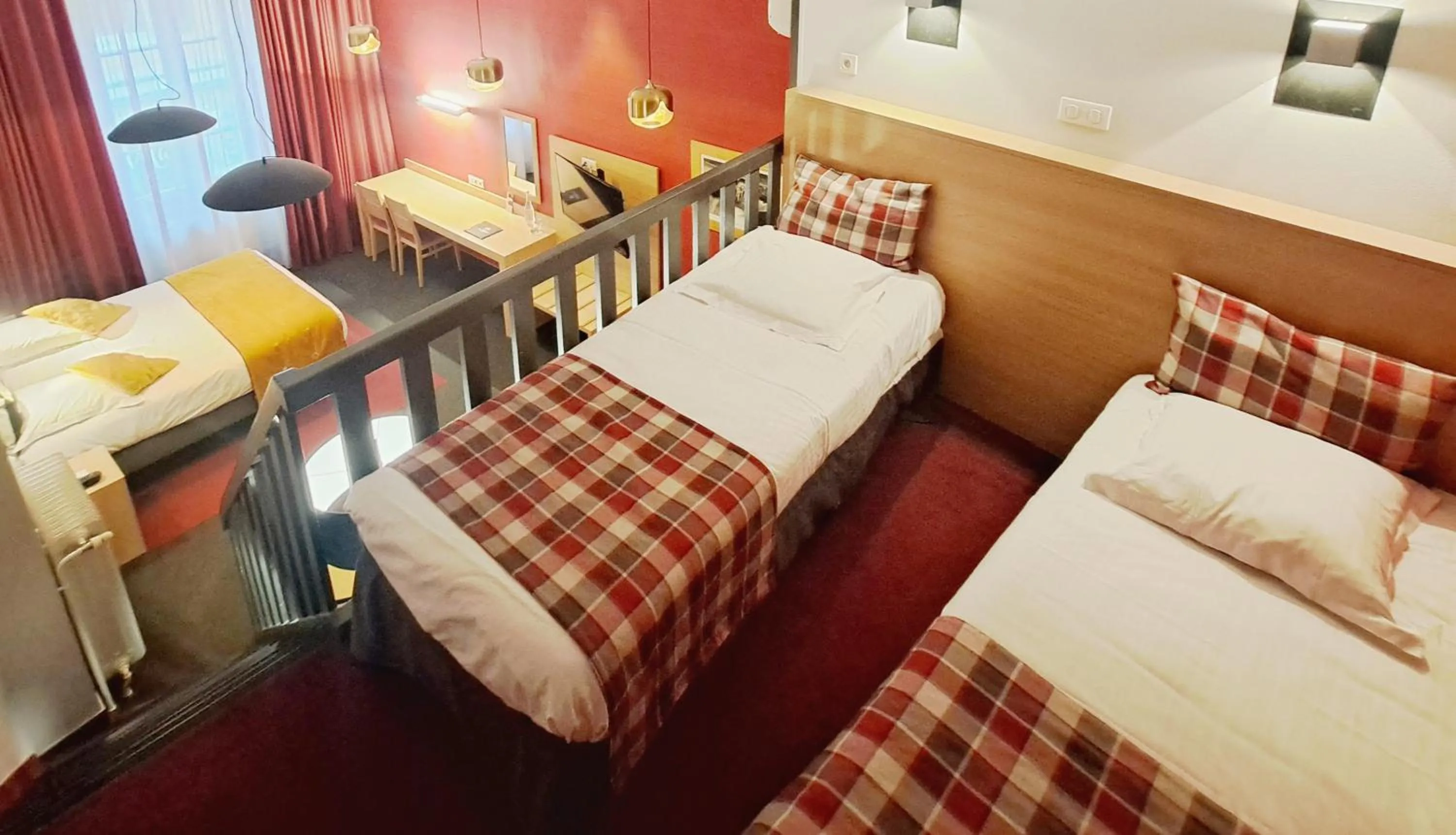 Bed in Hôtel des Princes, Chambéry Centre