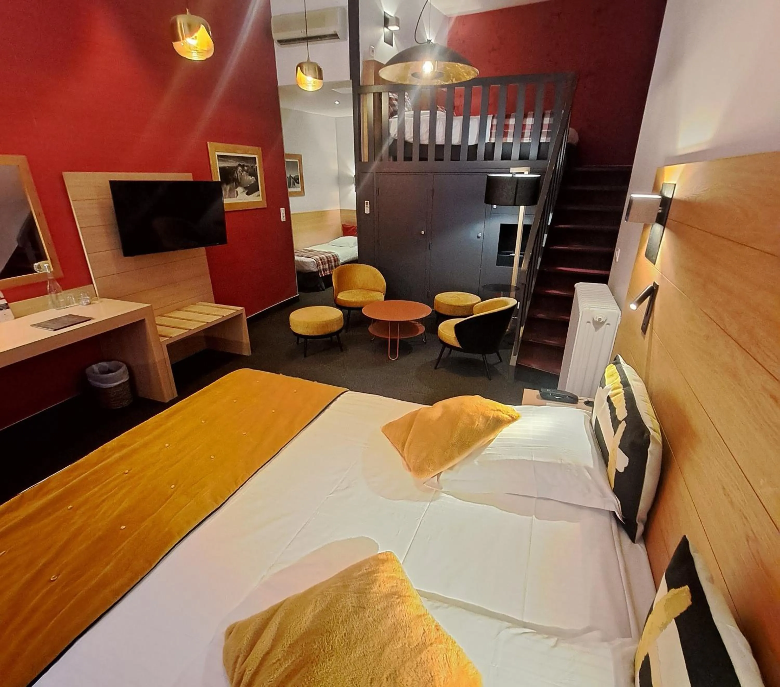 Bed in Hôtel des Princes, Chambéry Centre