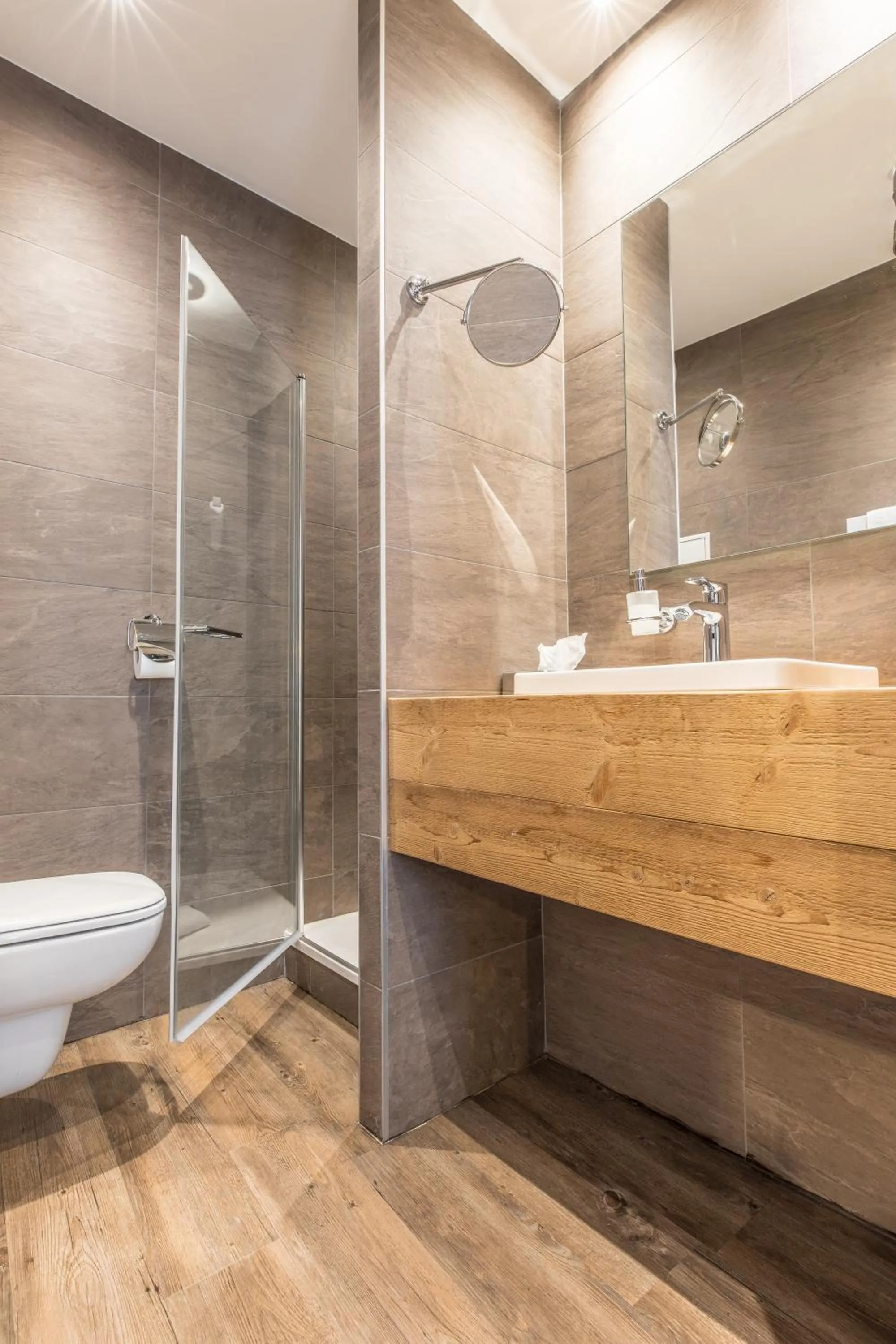 Shower in Hôtel des Princes, Chambéry Centre