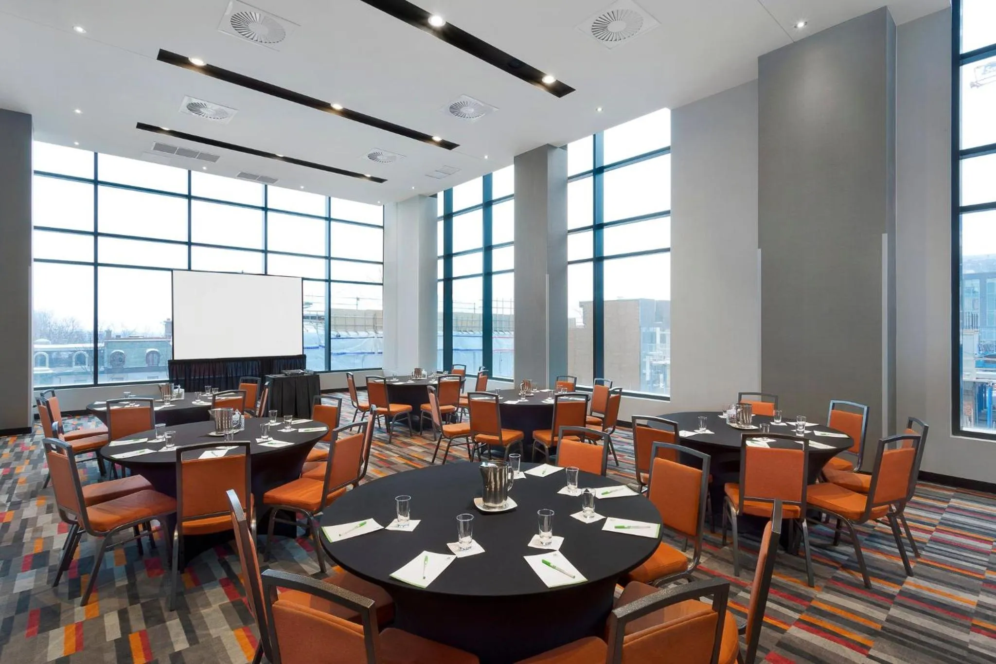 Meeting/conference room in Holiday Inn Hotel & Suites - Montreal Centre-ville Ouest by IHG
