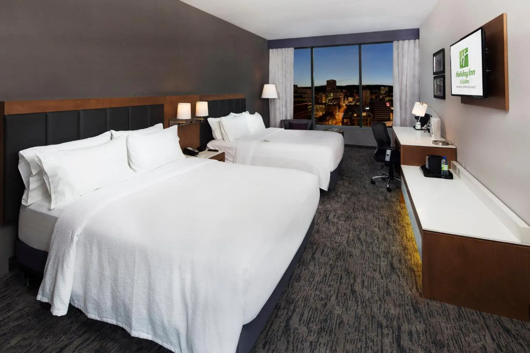 Standard Queen Room with Two Queen Beds in Holiday Inn Hotel & Suites - Montreal Centre-ville Ouest by IHG Standard Queen Room with Two Queen Beds in Holiday Inn Hotel & Suites - Montreal Centre-ville Ouest by IHG