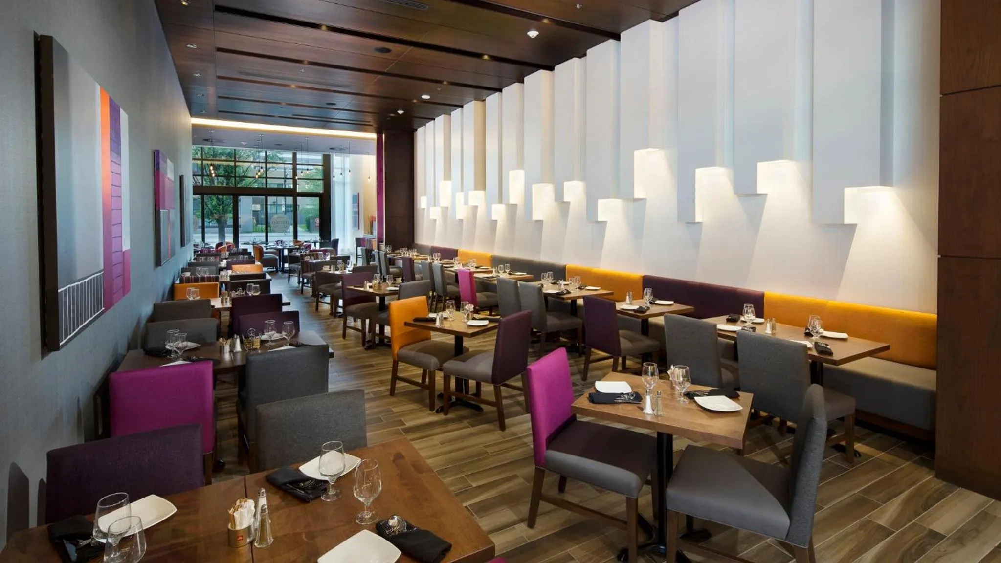 Restaurant/places to eat in Holiday Inn Hotel & Suites - Montreal Centre-ville Ouest by IHG