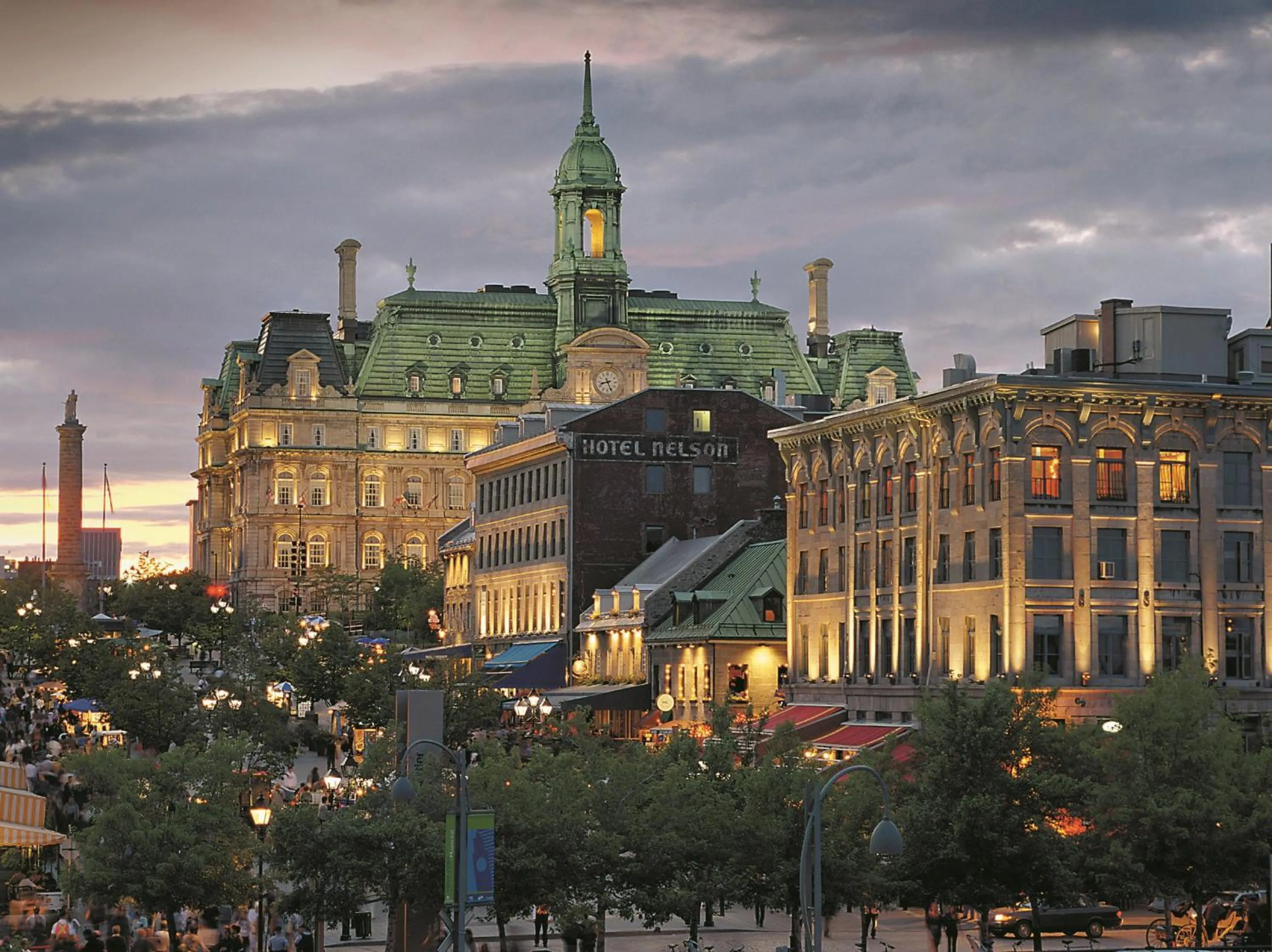 Nearby landmark in Holiday Inn Hotel & Suites - Montreal Centre-ville Ouest by IHG