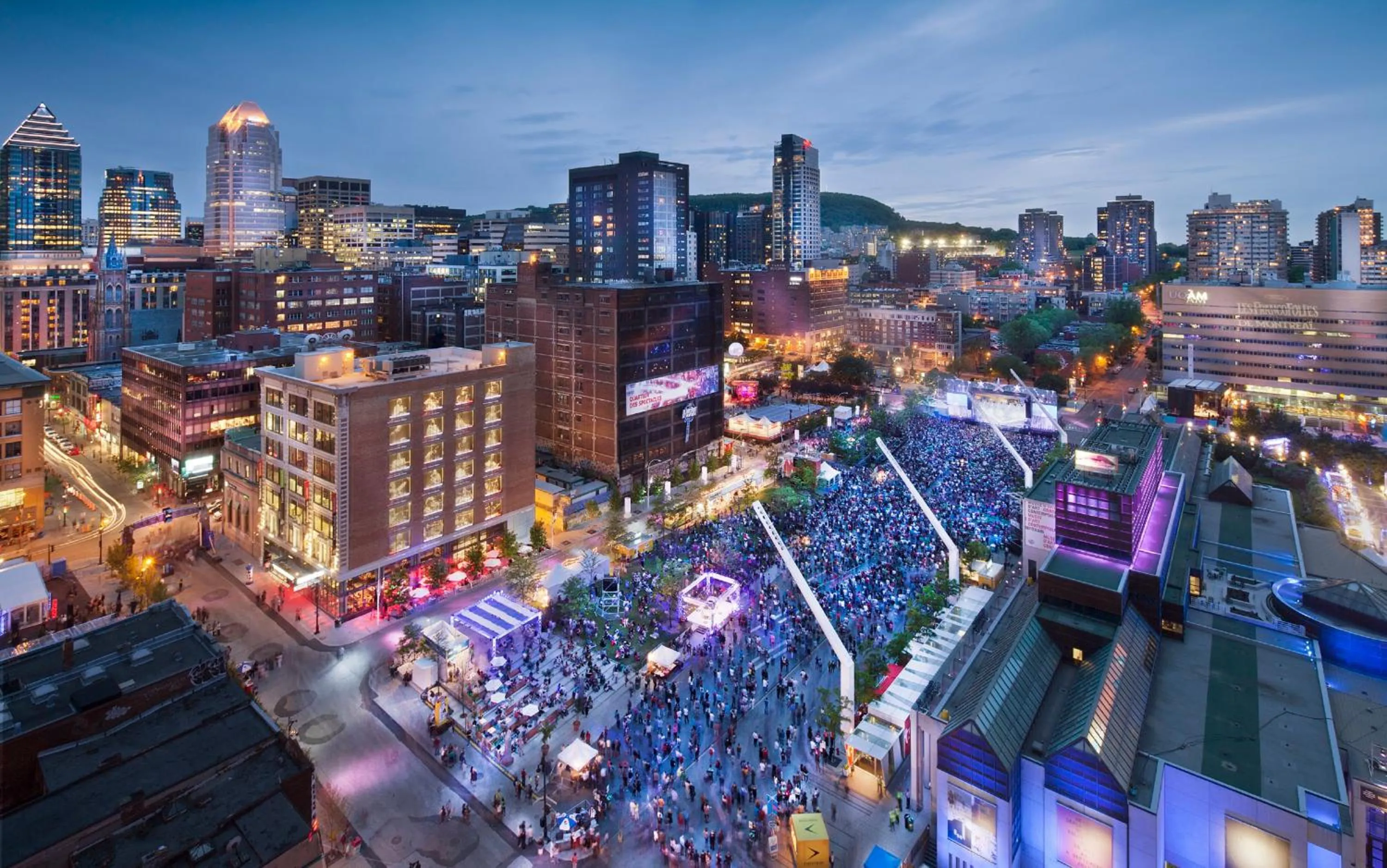 Nearby landmark in Holiday Inn Hotel & Suites - Montreal Centre-ville Ouest by IHG