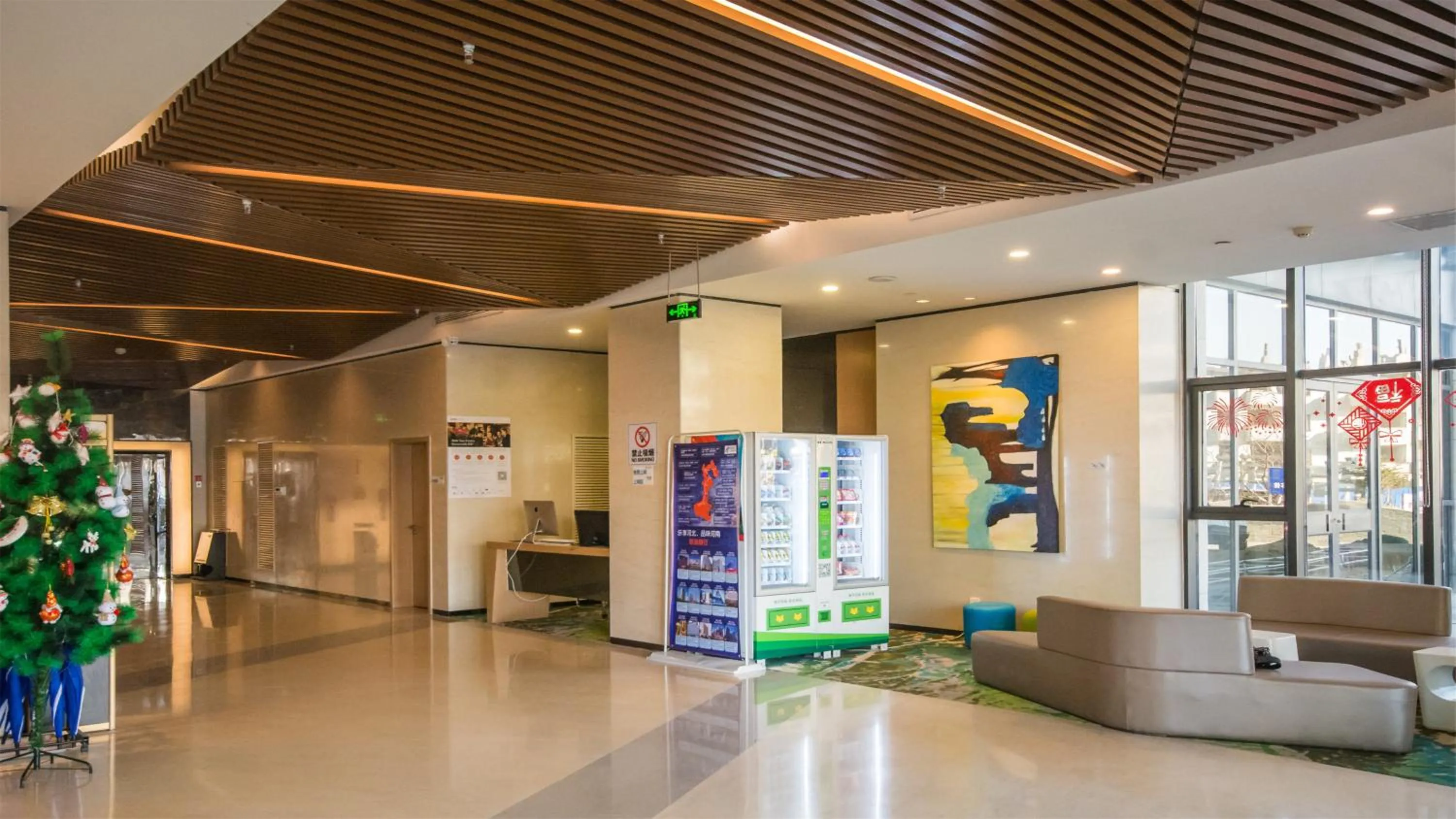 Property building, Lobby/Reception in Holiday Inn Express Zhangjiakou Park View, an IHG Hotel