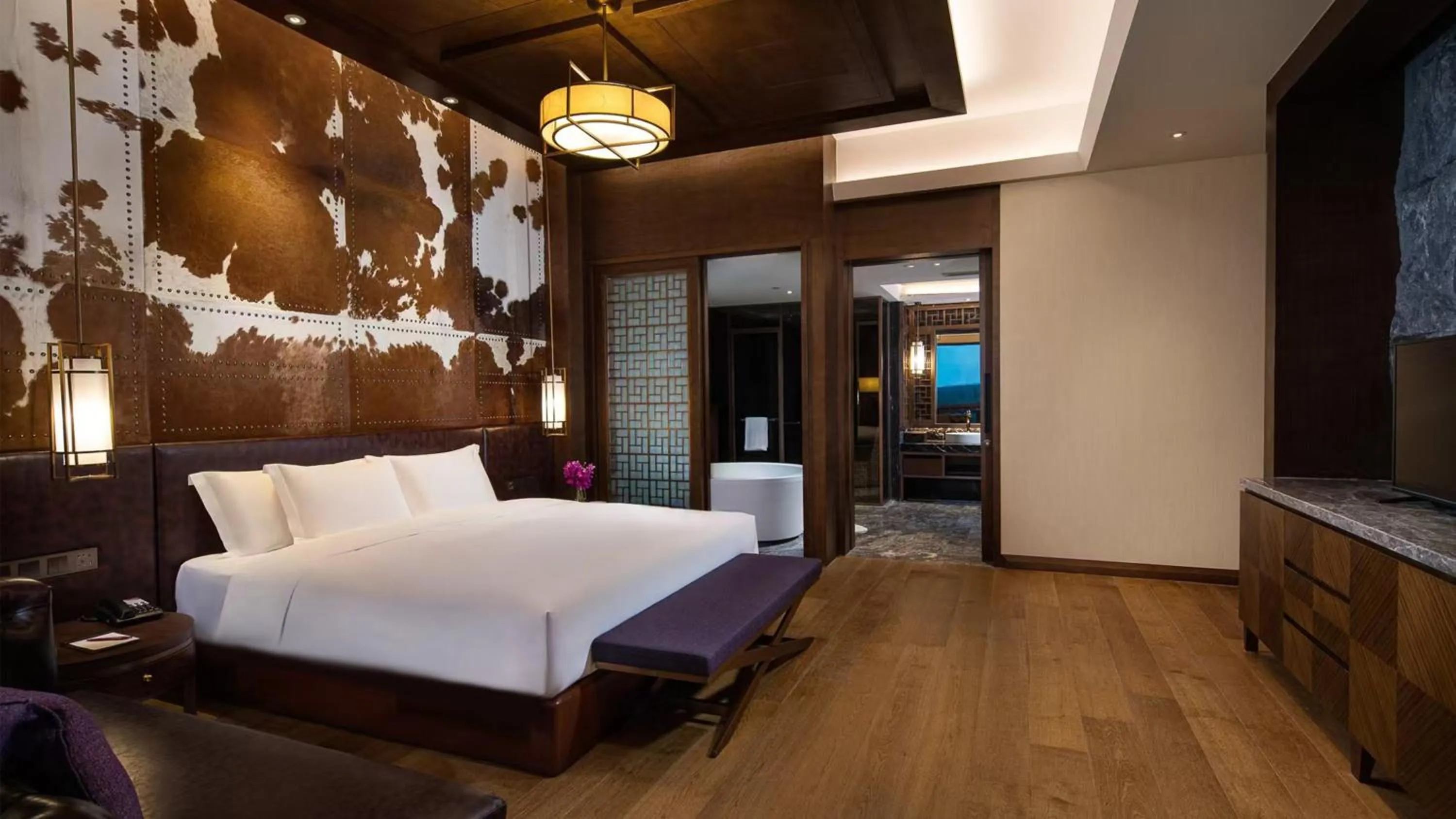 Photo of the whole room, Bed in Crowne Plaza Resort Changbaishan Hot Spring by IHG