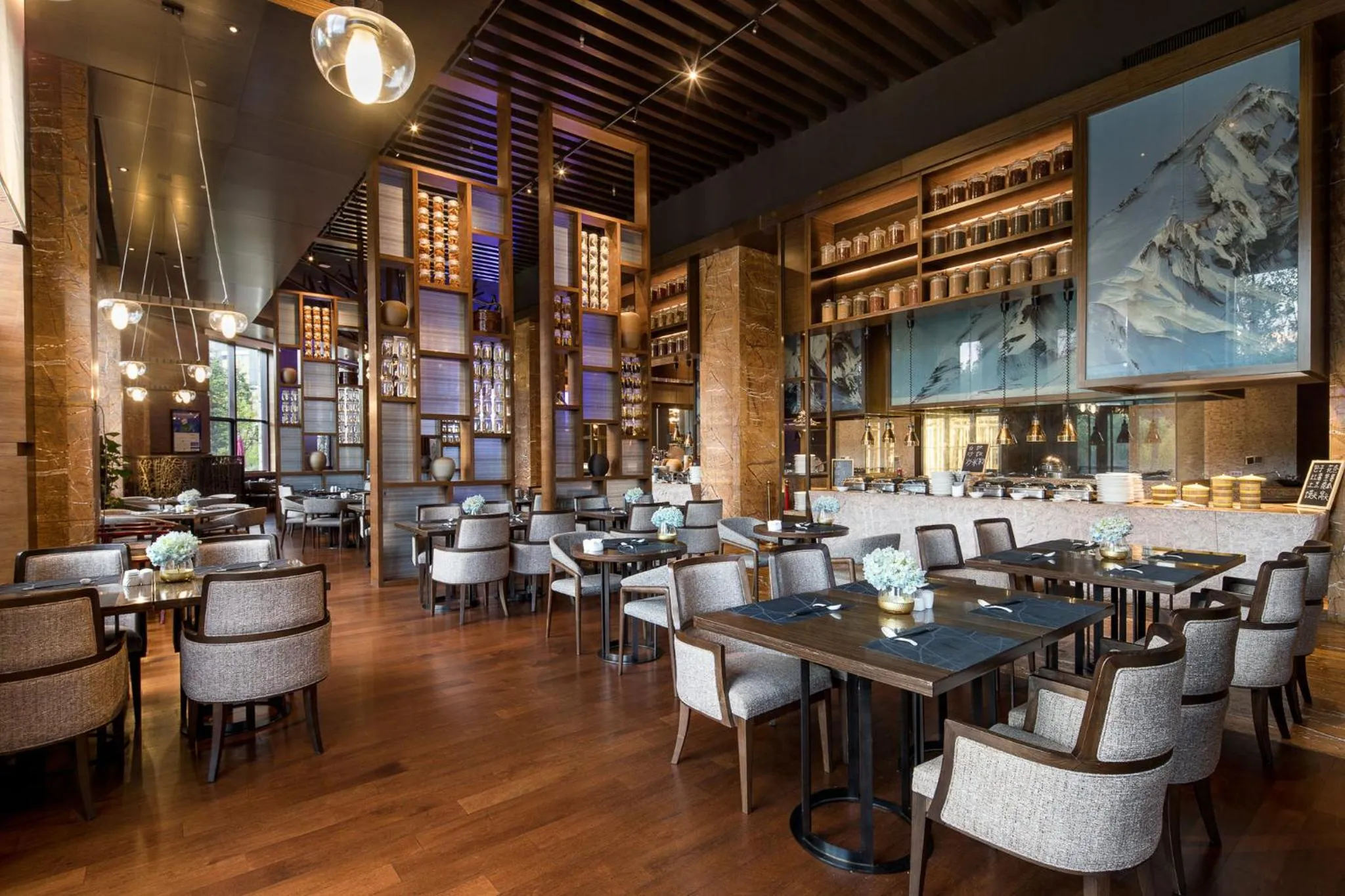 Restaurant/places to eat in Crowne Plaza Resort Changbaishan Hot Spring by IHG