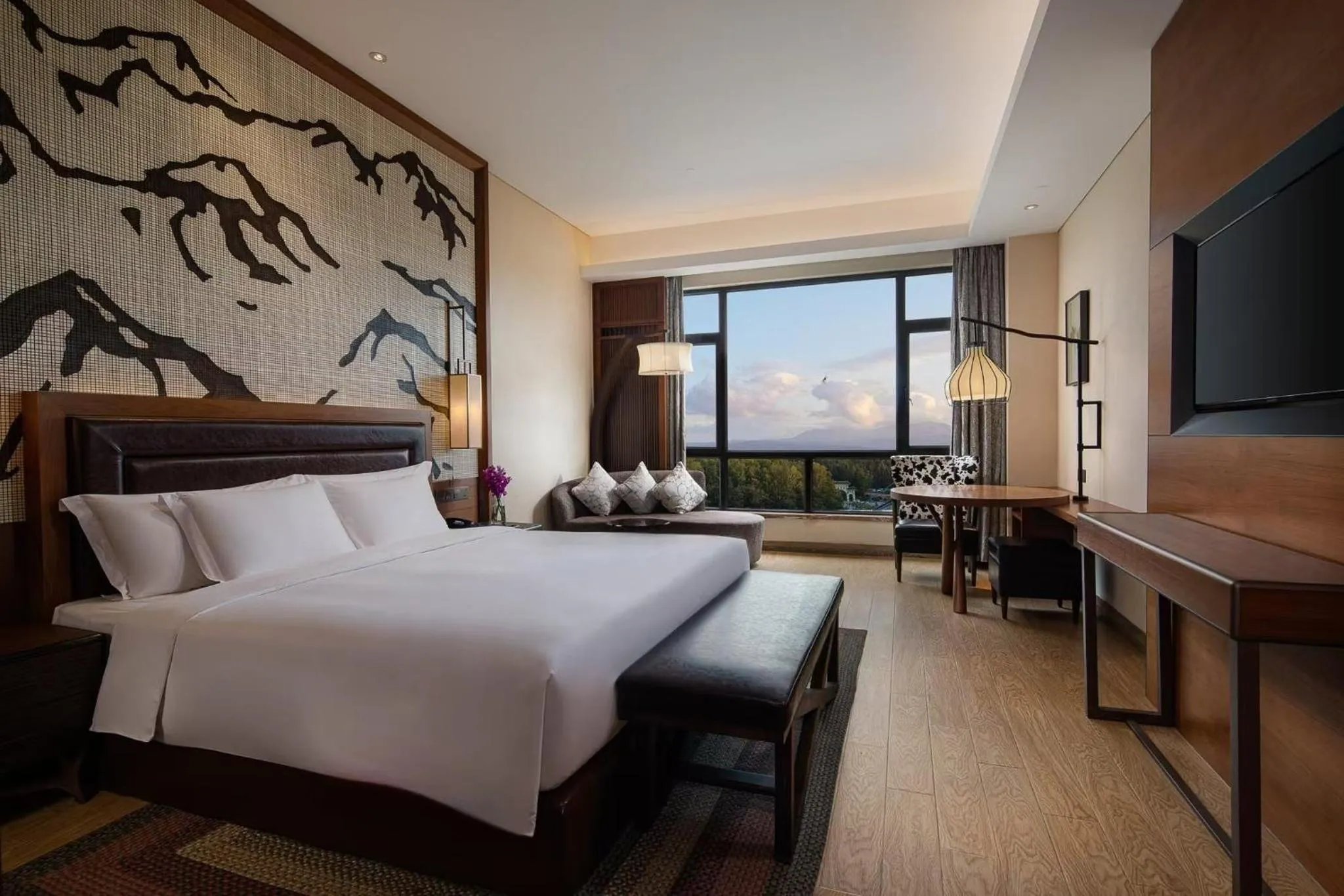 Photo of the whole room, Bed in Crowne Plaza Resort Changbaishan Hot Spring by IHG