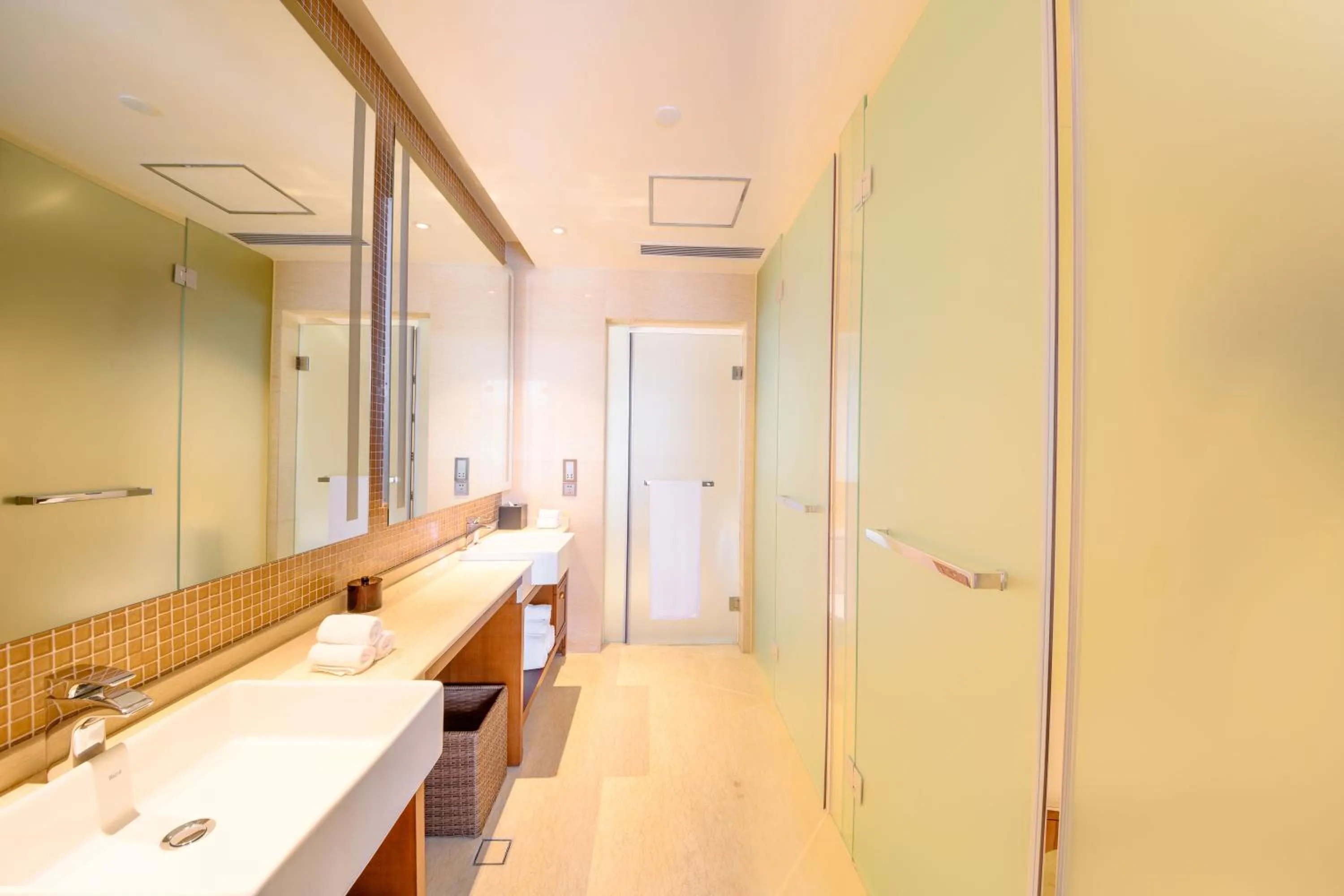 Toilet in HUALUXE Hotels & Resorts Kunming