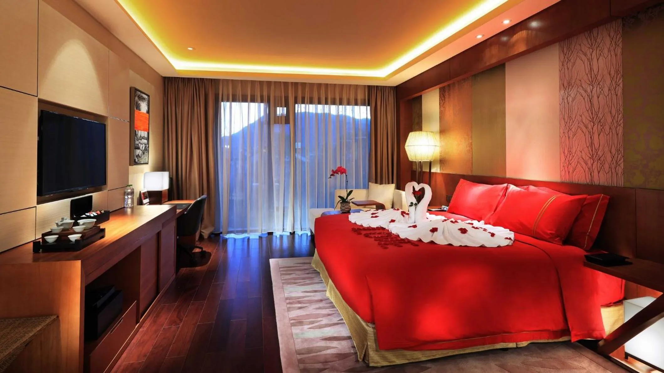 Photo of the whole room, Bed in HUALUXE Hotels & Resorts Kunming