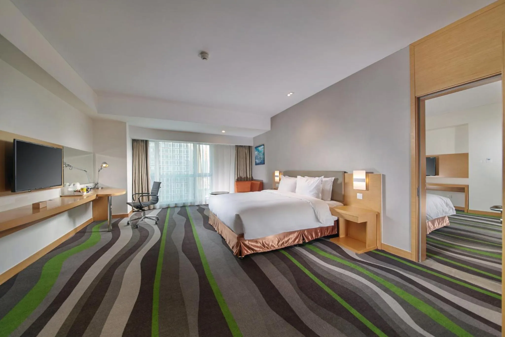 Photo of the whole room, Bed in Holiday Inn Express Tangshan Downtown by IHG