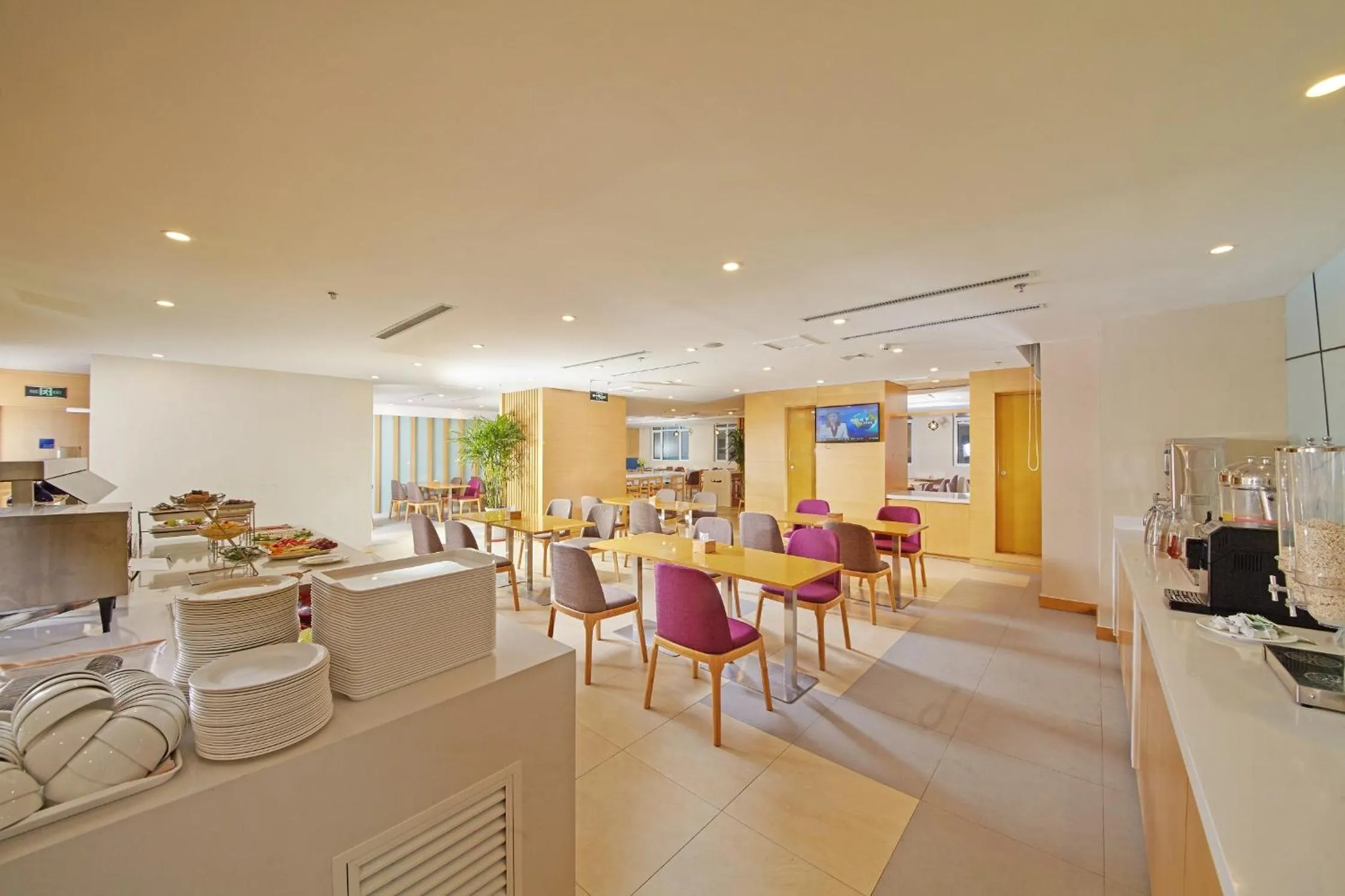 Breakfast in Holiday Inn Express Tangshan Downtown by IHG