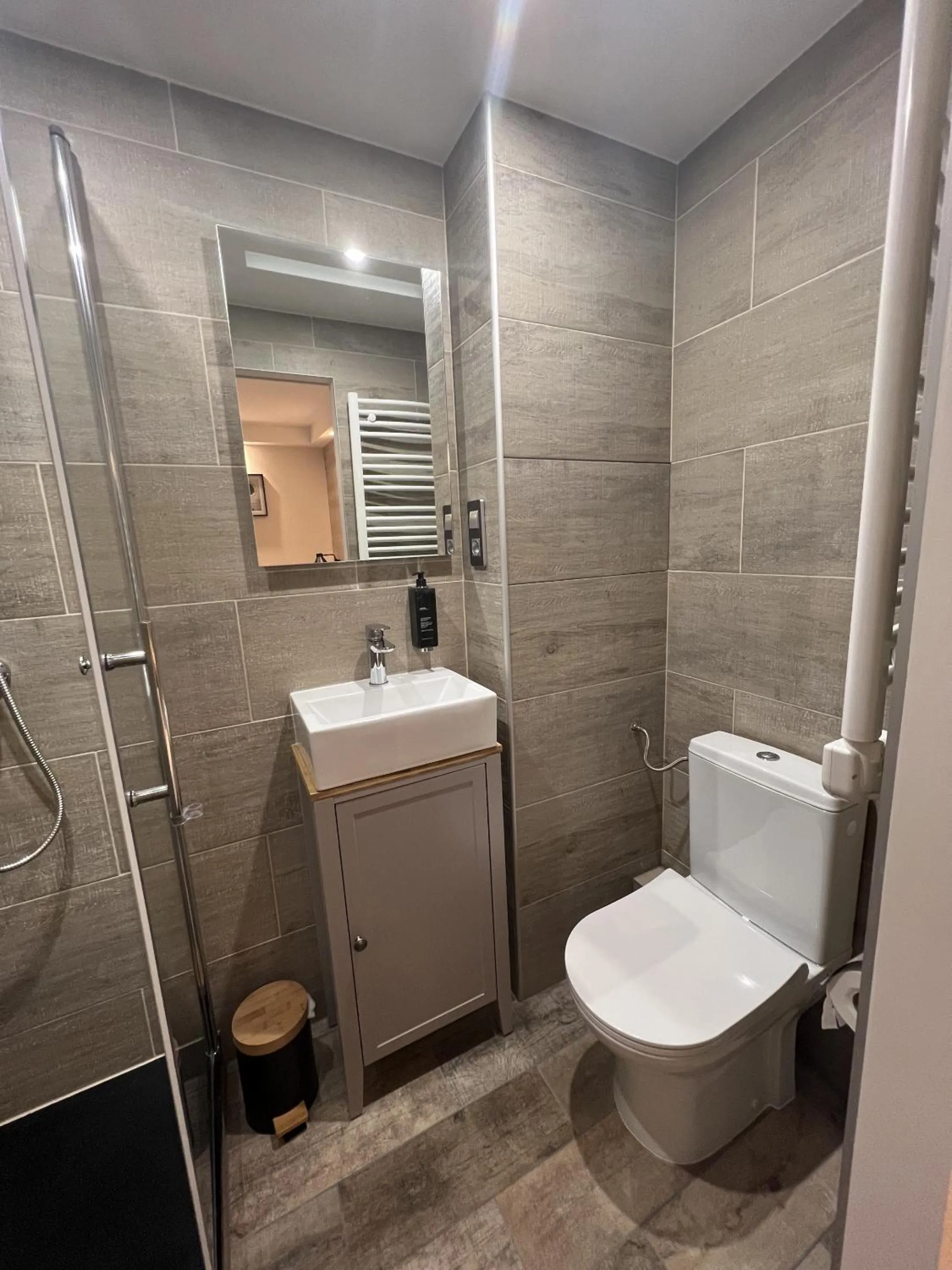 Bathroom in Au Bec Fin Hôtel