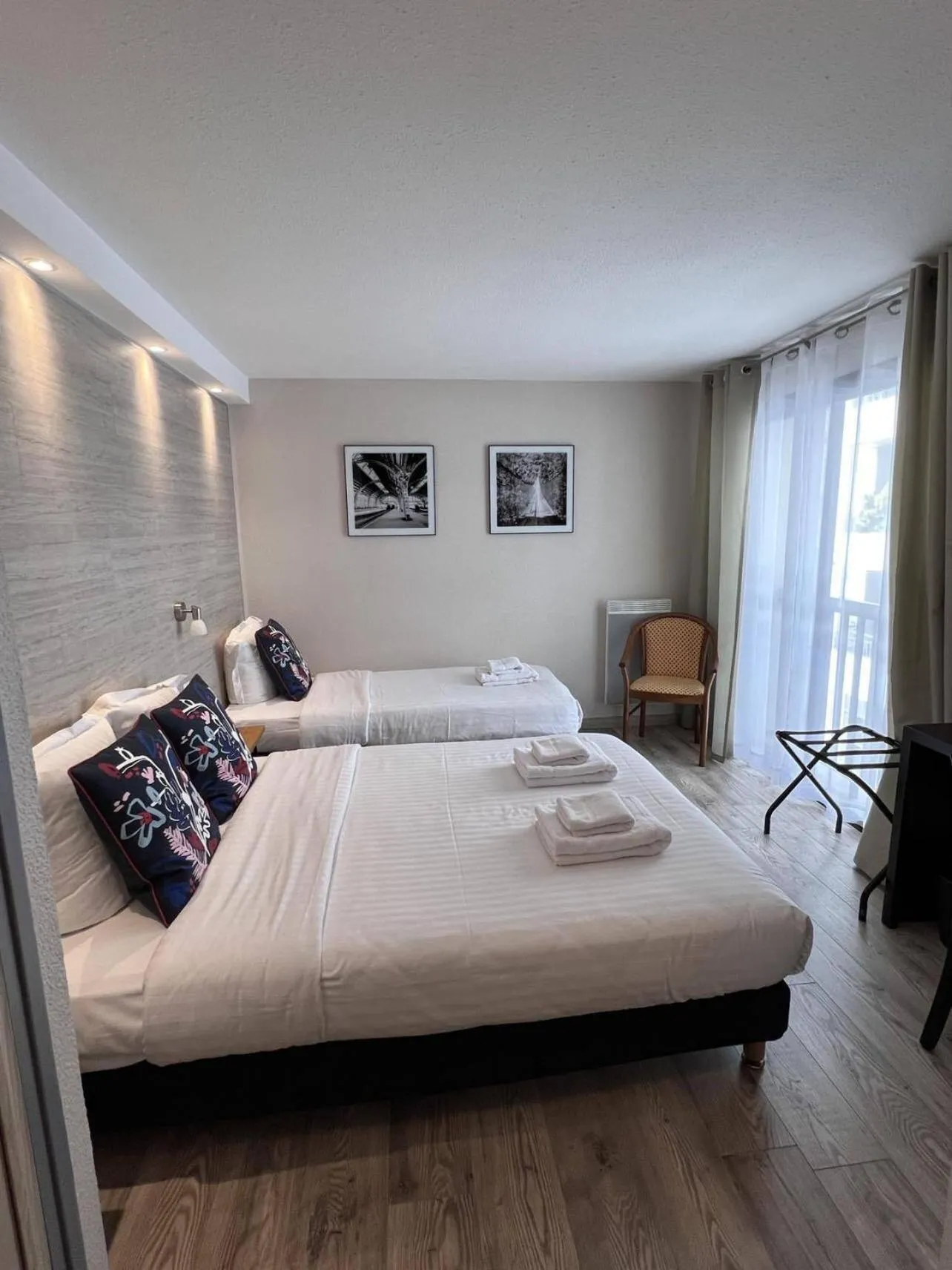 Bedroom, Bed in Au Bec Fin Hôtel