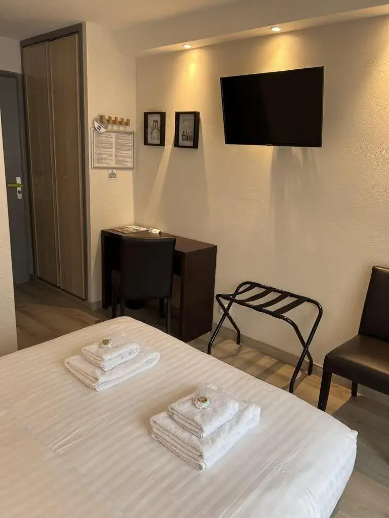 Standard Double Room in Au Bec Fin Hôtel Standard Double Room in Au Bec Fin Hôtel