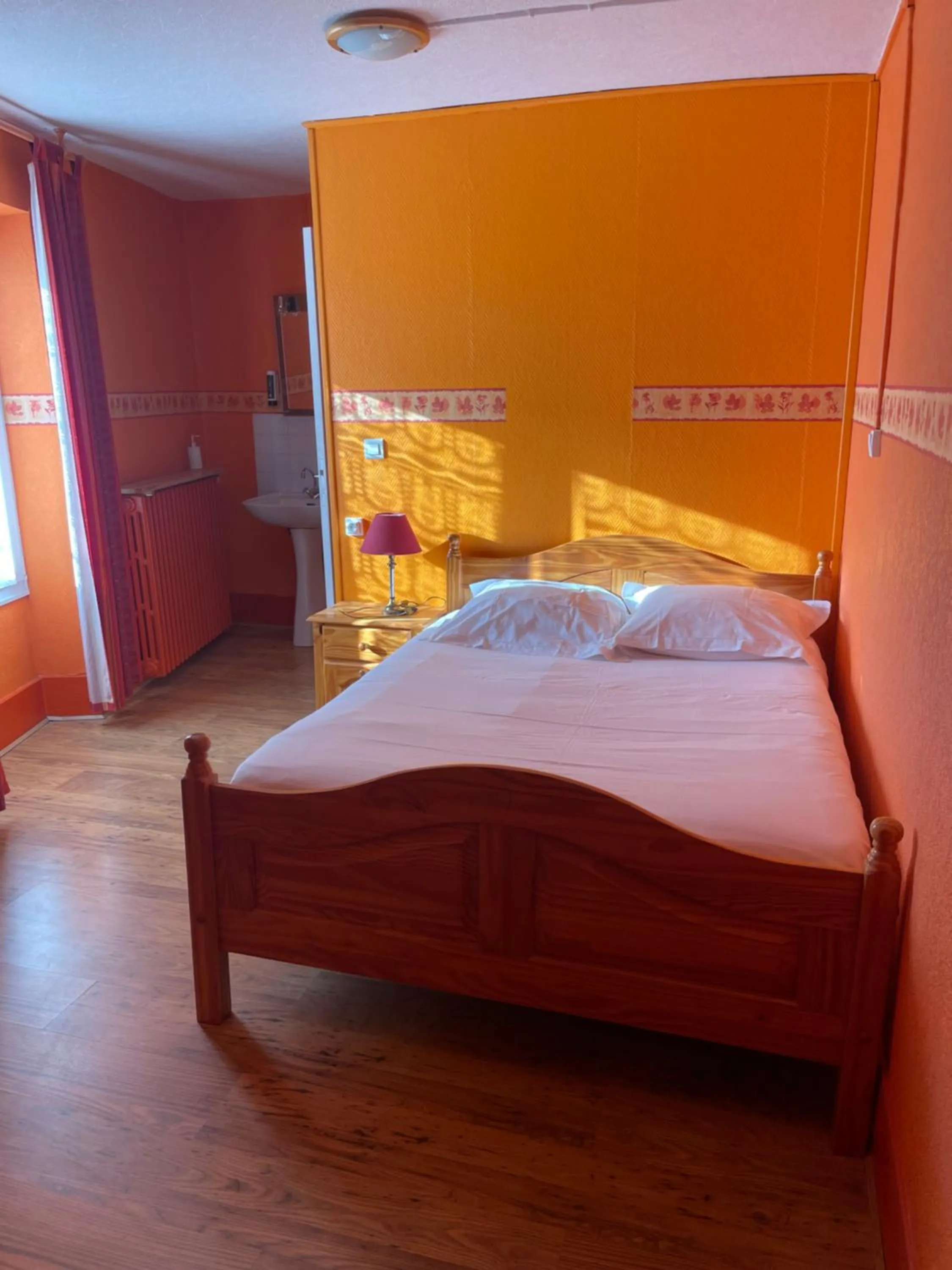 Bed in L'Hôtel du Mouton blanc