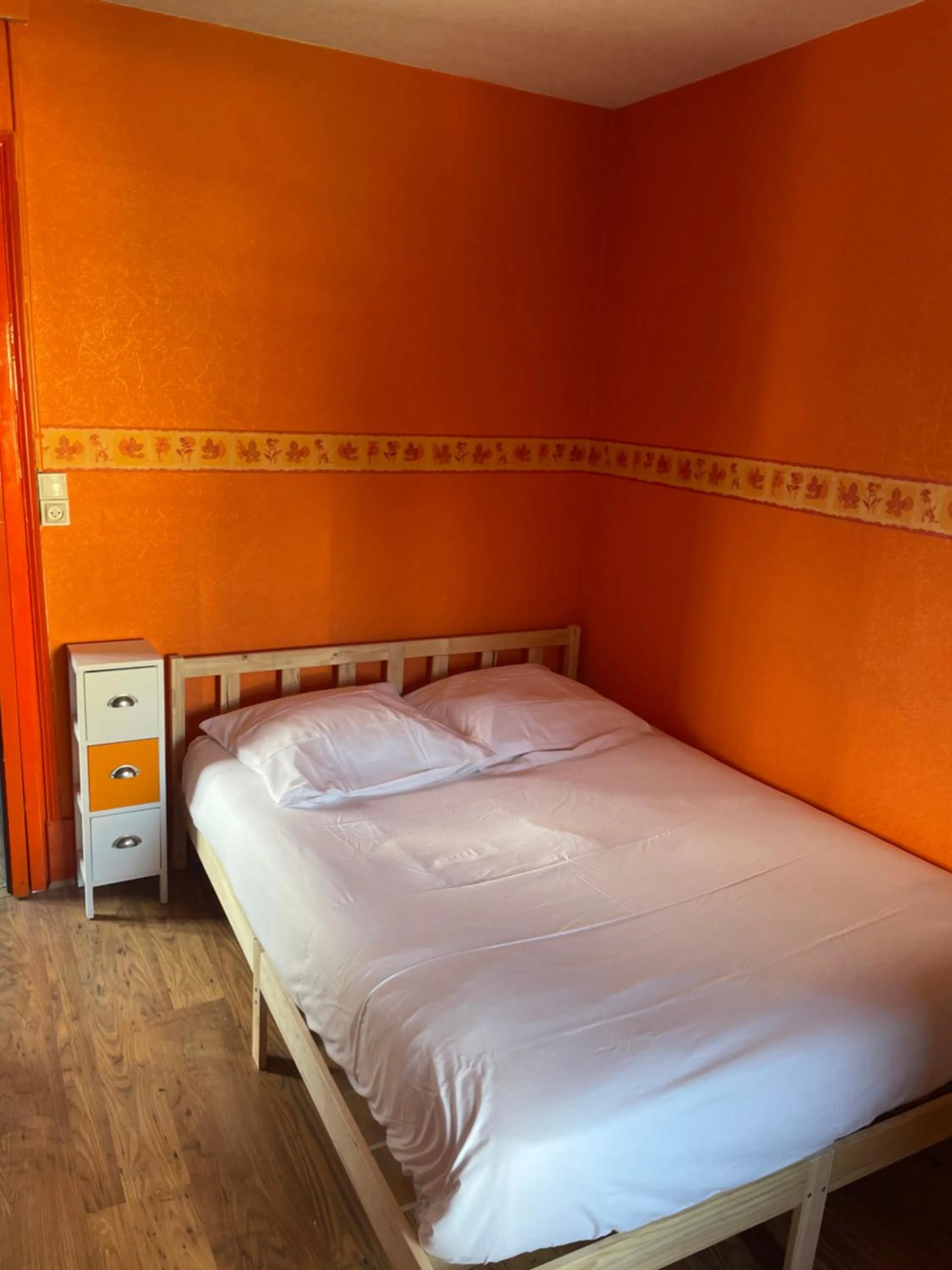 Bed in L'Hôtel du Mouton blanc