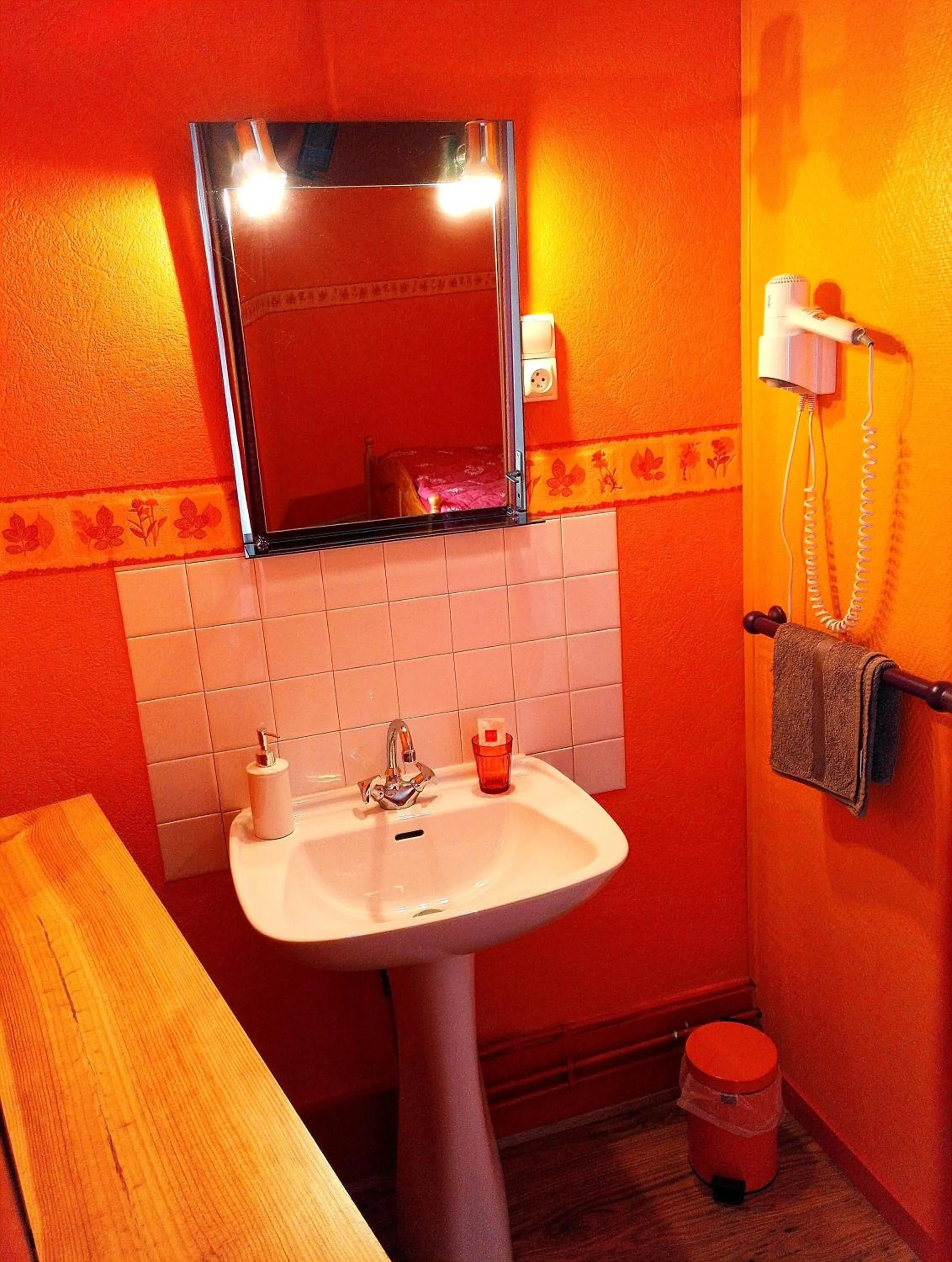 Bedroom in L'Hôtel du Mouton blanc