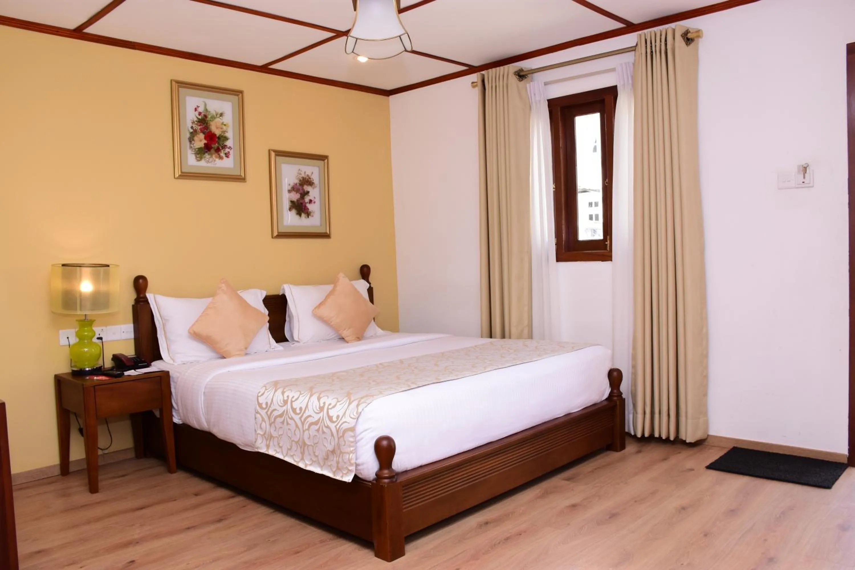 Bed in Mirage Kings Cottage