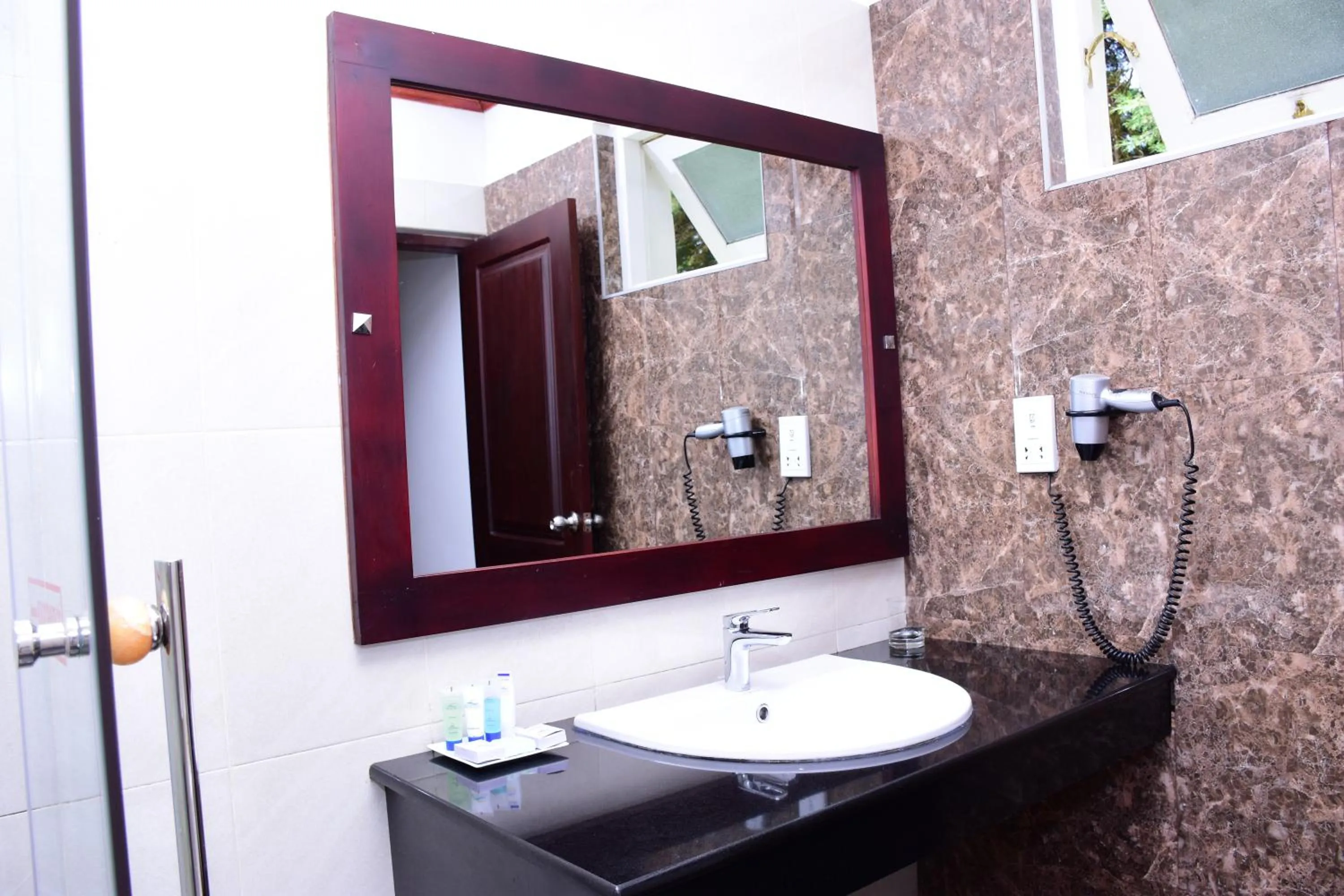 Bathroom in Mirage Kings Cottage