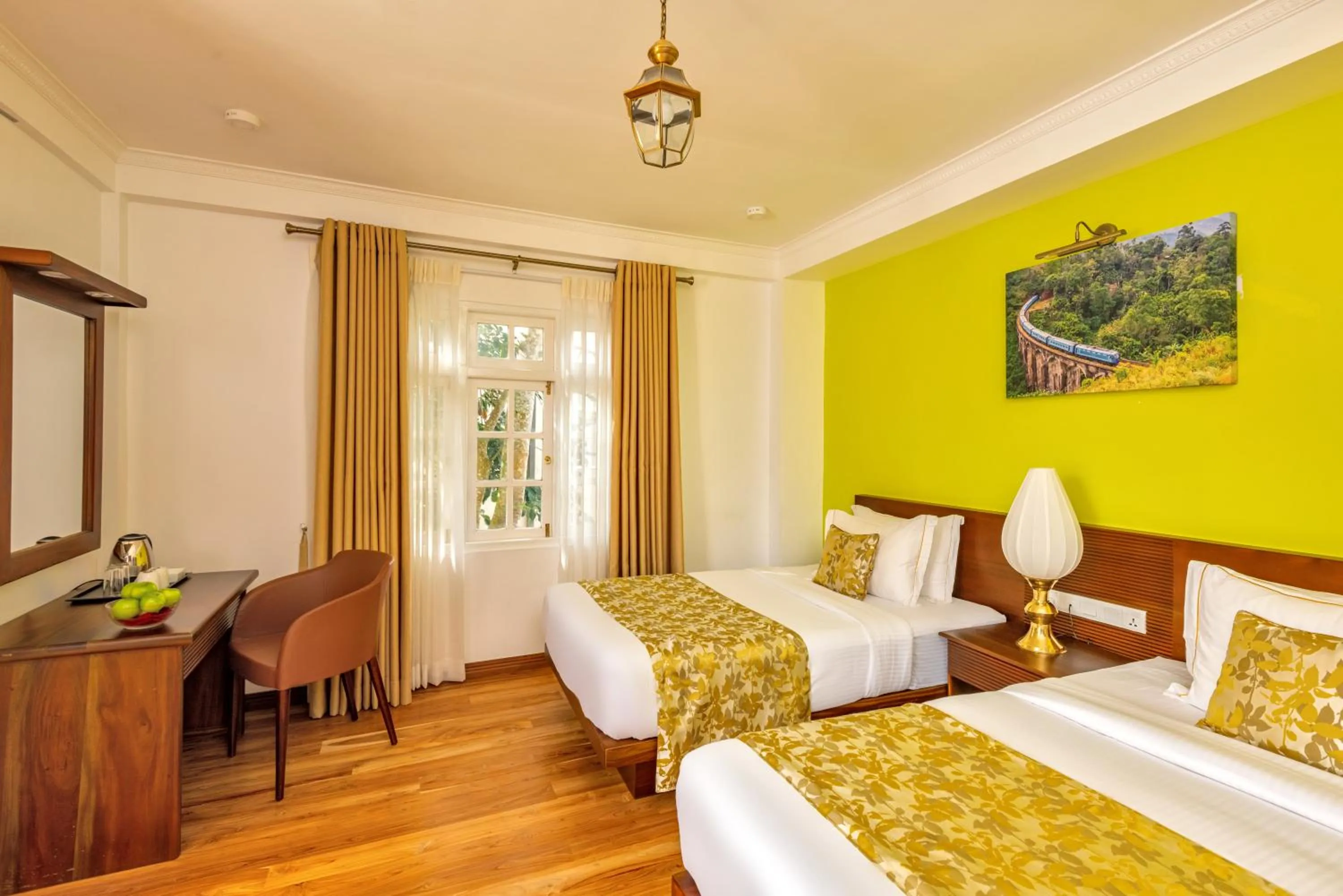 Photo of the whole room, Bed in Mirage Kings Cottage