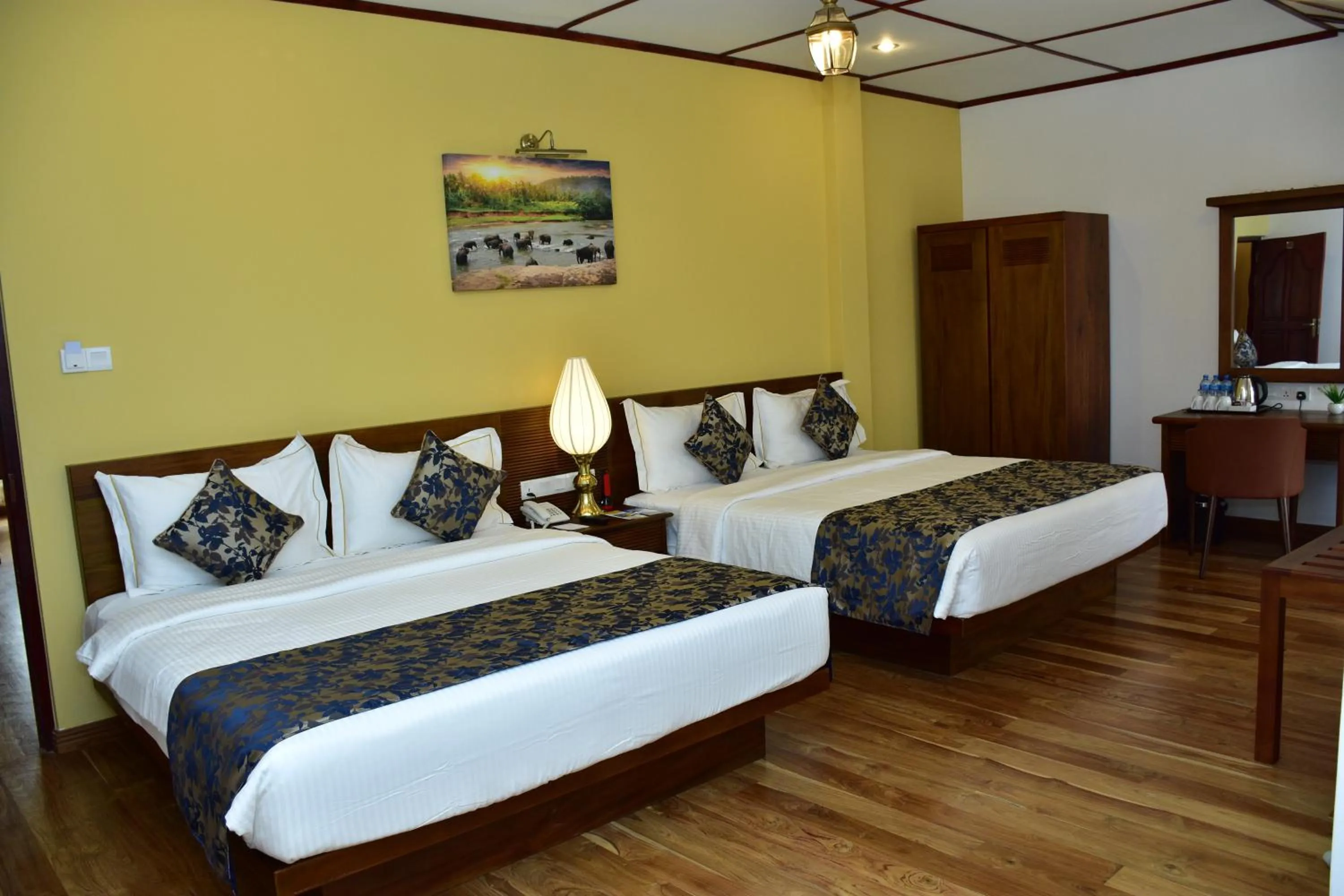 Bedroom, Bed in Mirage Kings Cottage