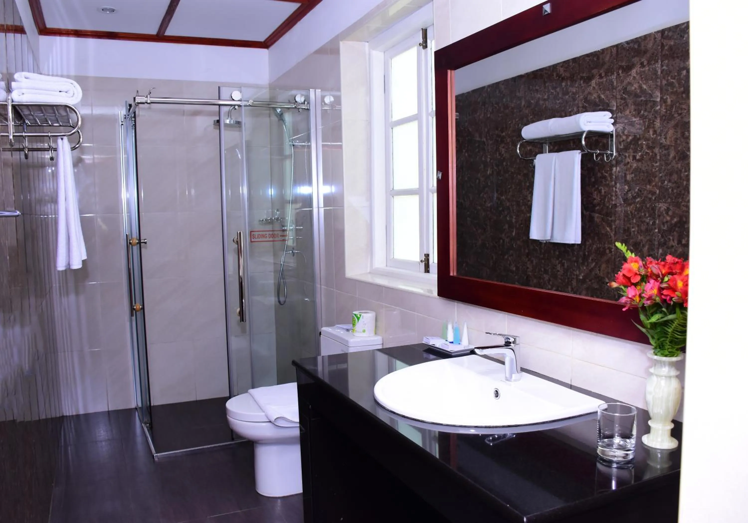 Bathroom in Mirage Kings Cottage