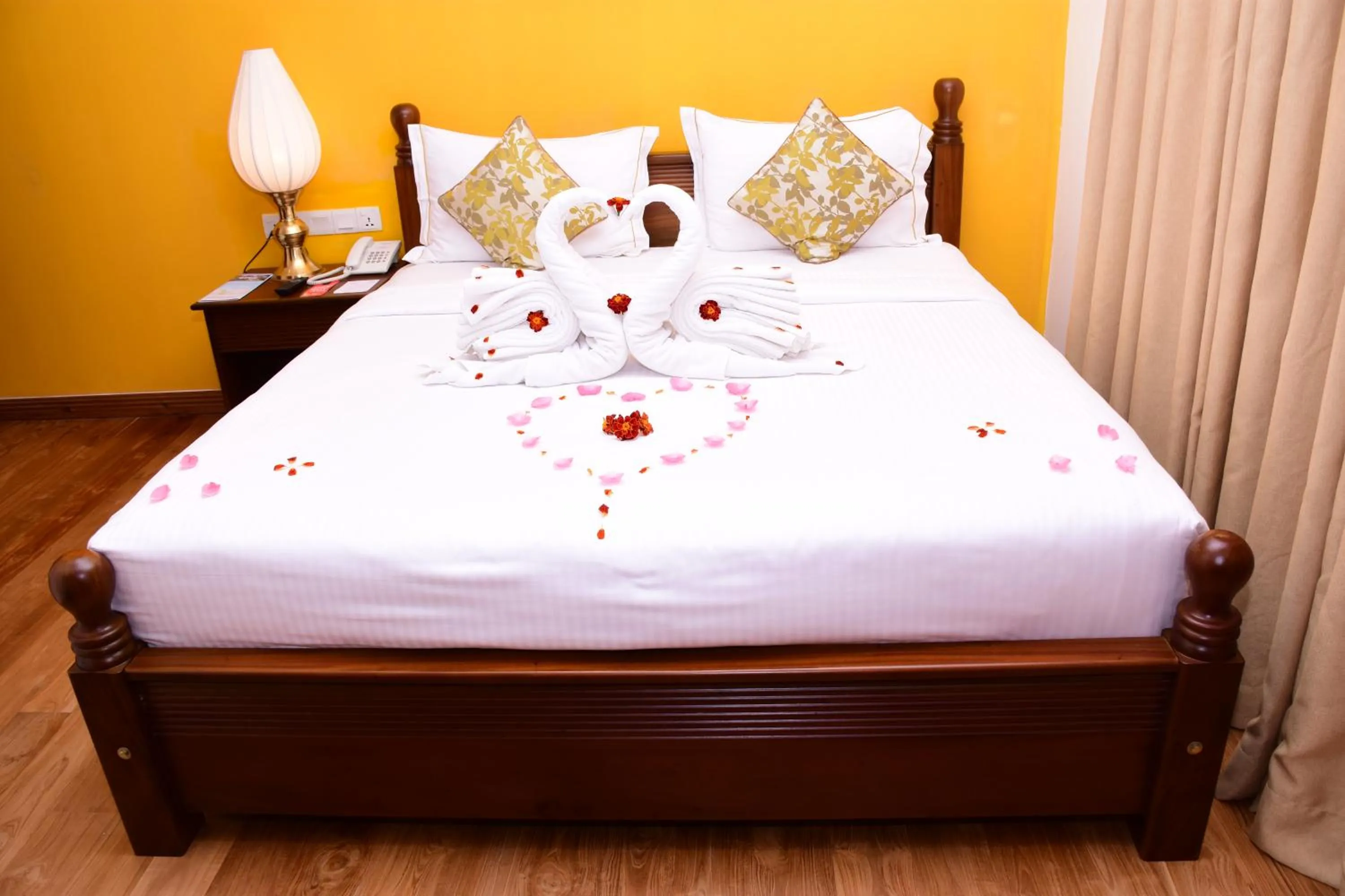 Bed in Mirage Kings Cottage