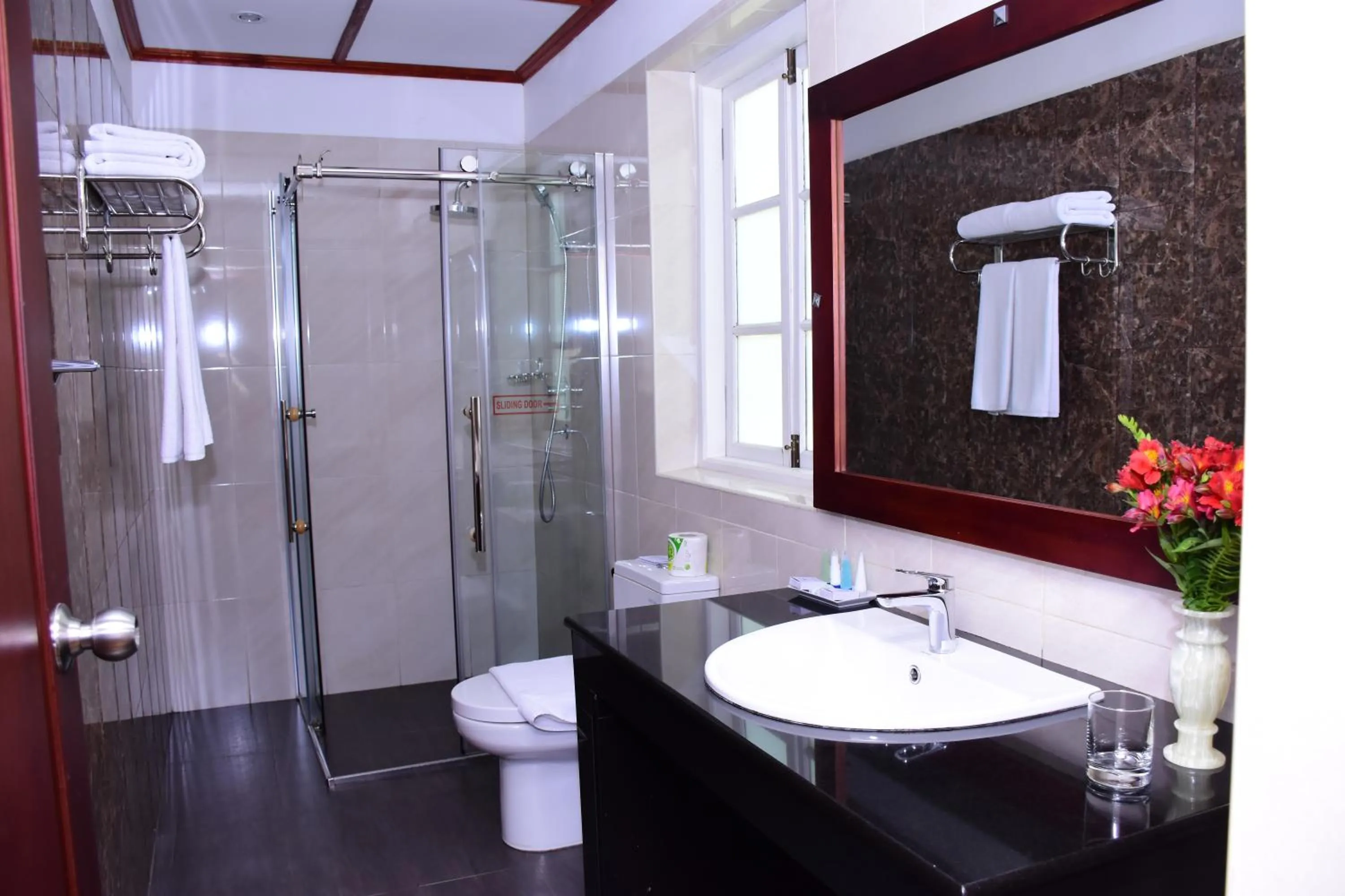 Shower in Mirage Kings Cottage