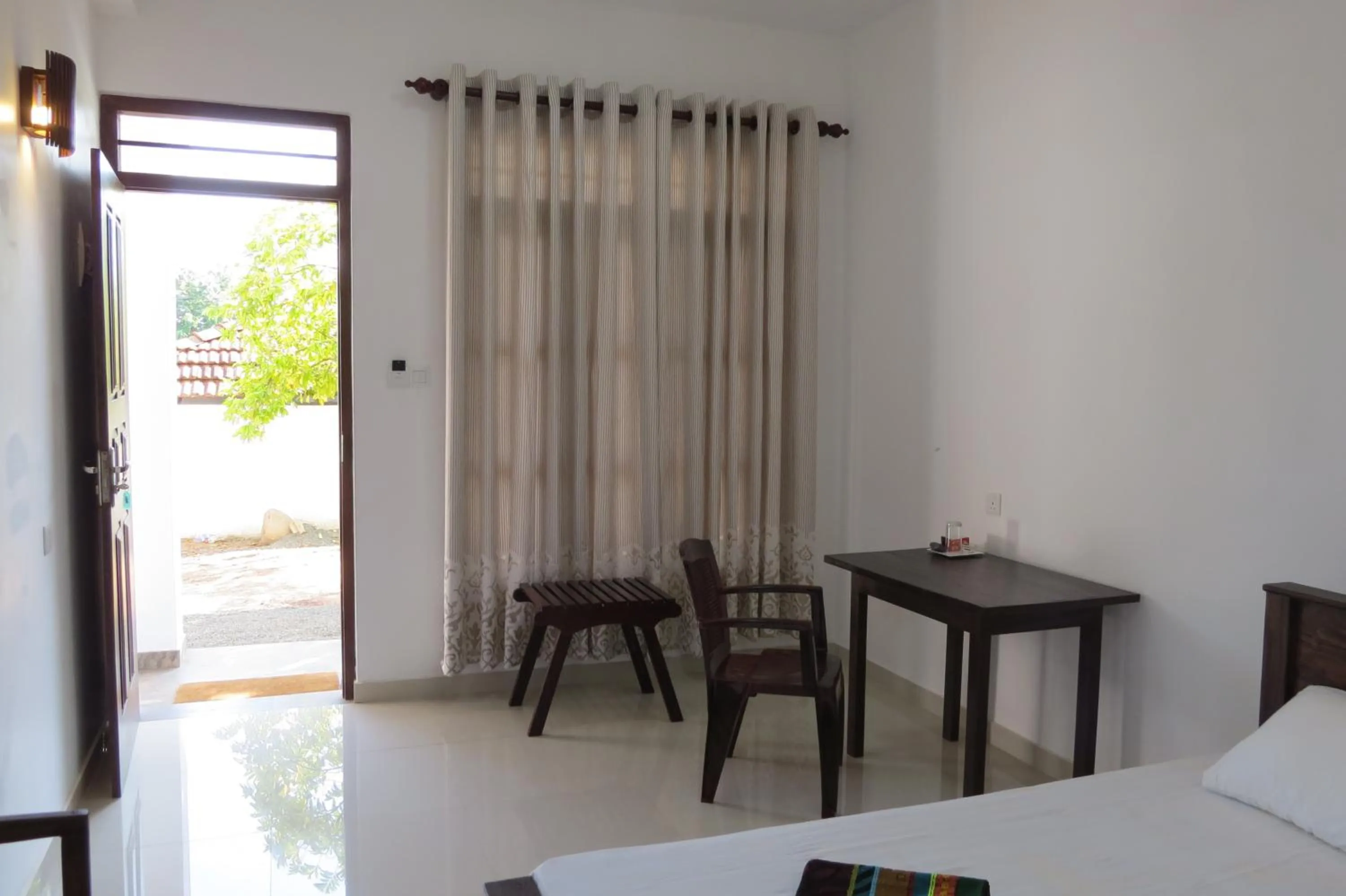 Photo of the whole room in Sailors Mirissa