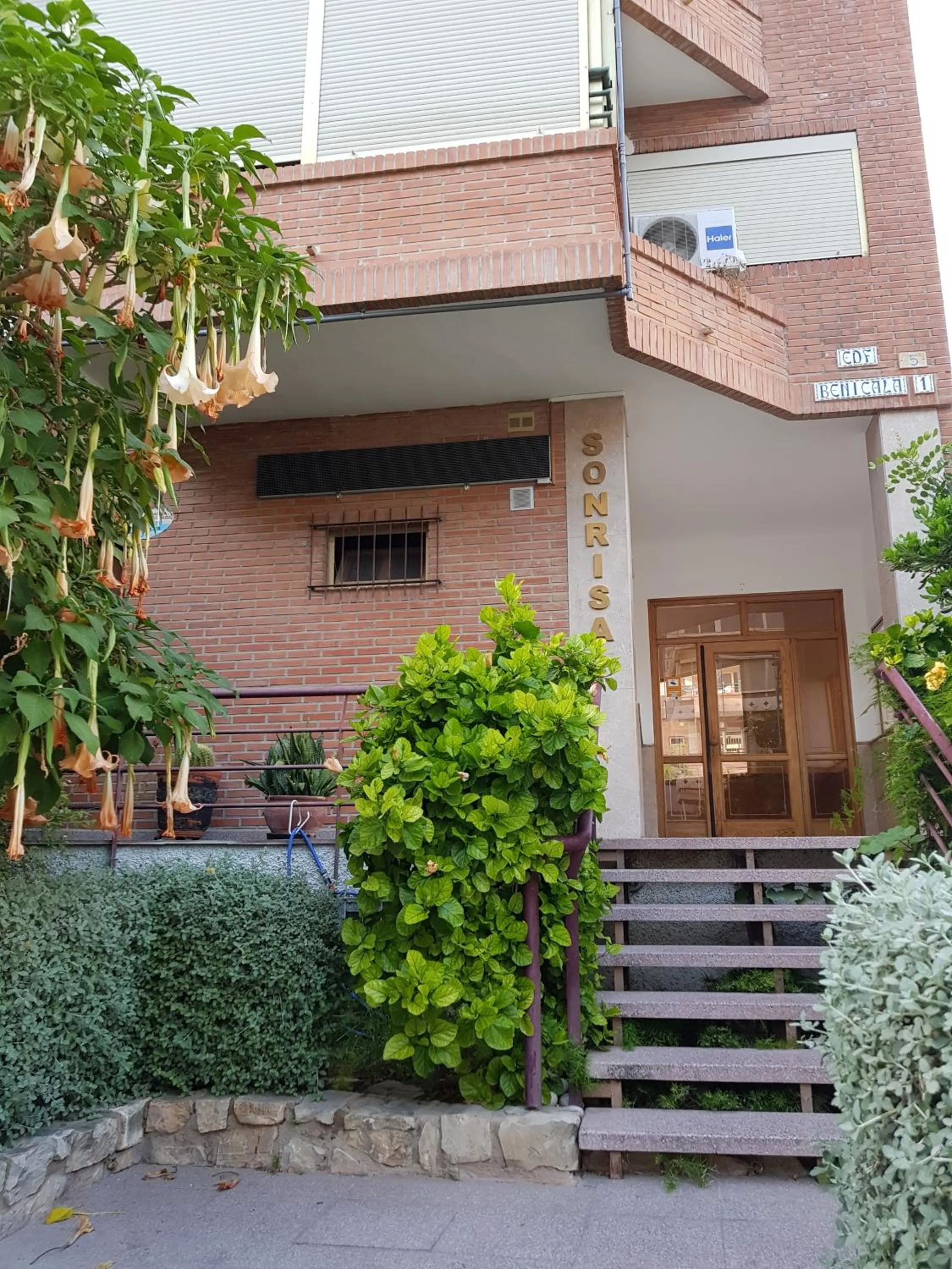Facade/entrance in Sonrisa Apartments