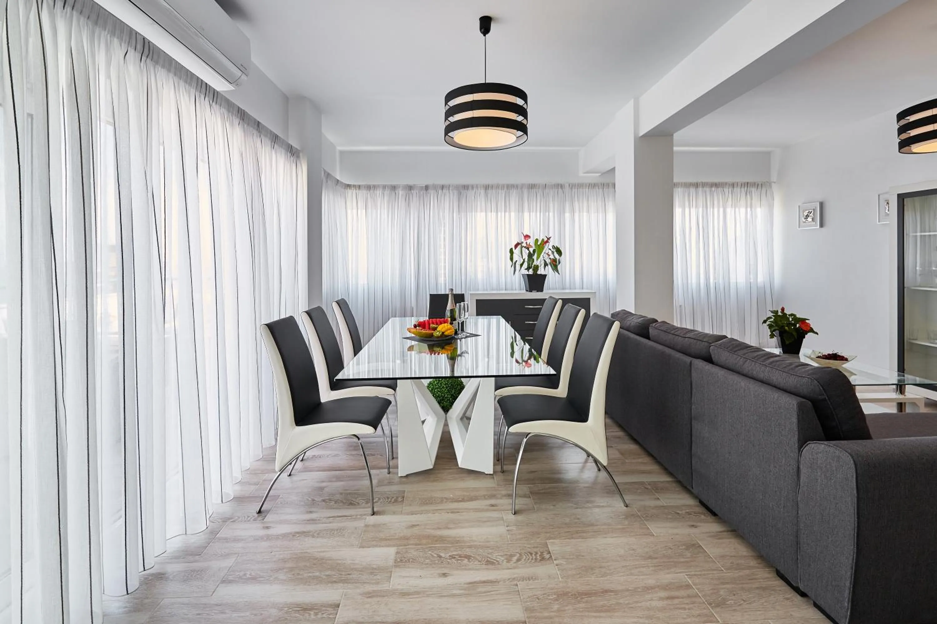 Dining area in Sonrisa Apartments