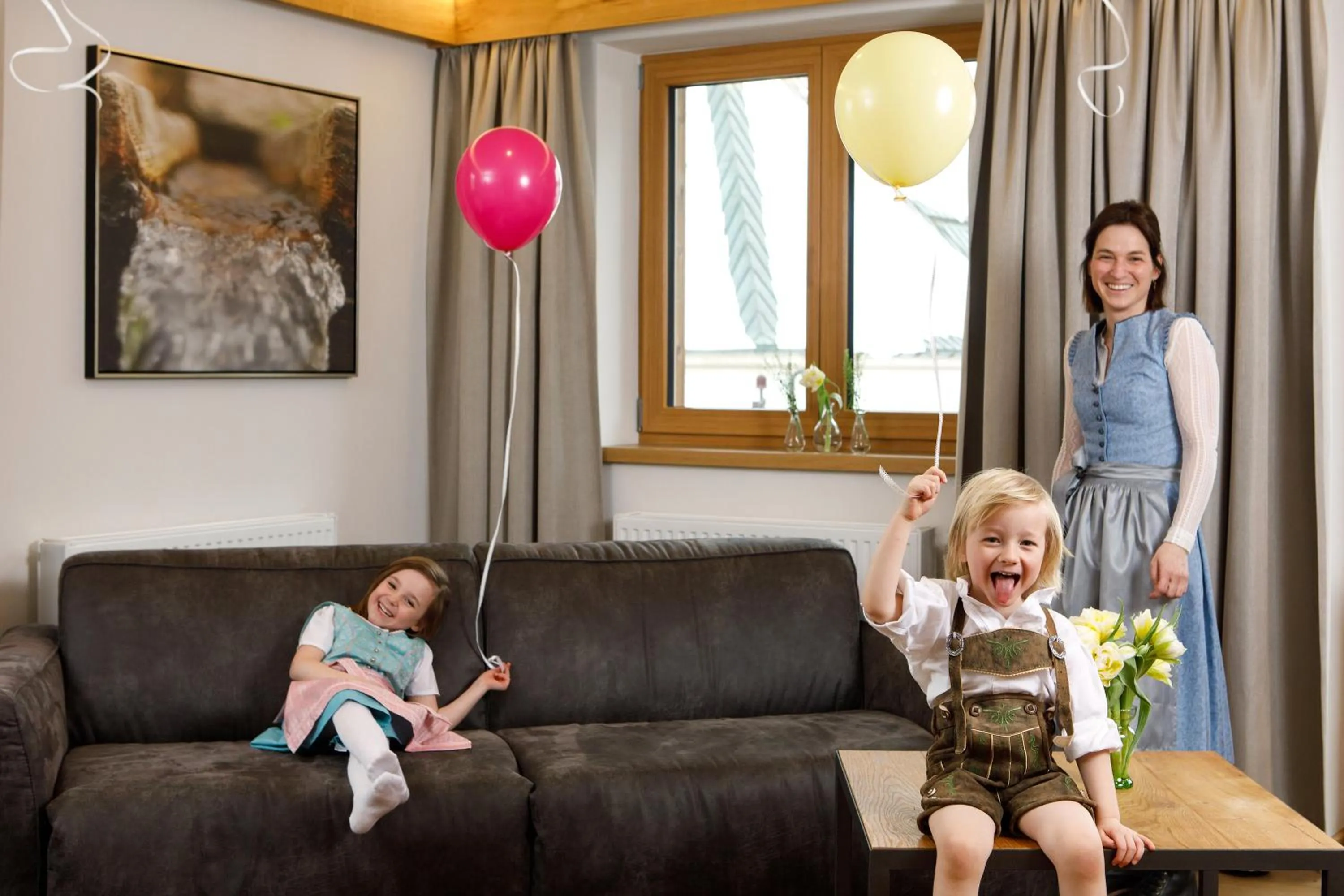 Family in Tiroler Weinstube